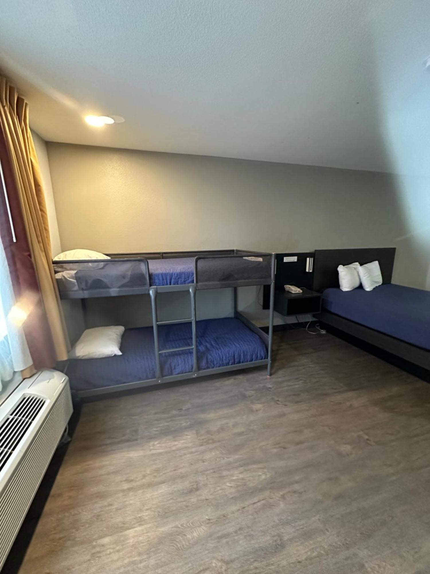 Hotel Pinetop Studio Suites 2*