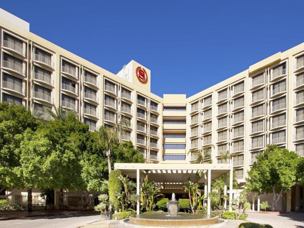Sheraton Crescent Hotel