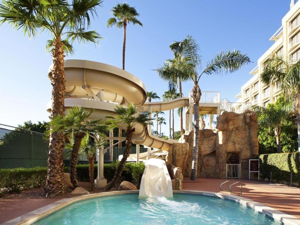 Sheraton Crescent Hotel 3*