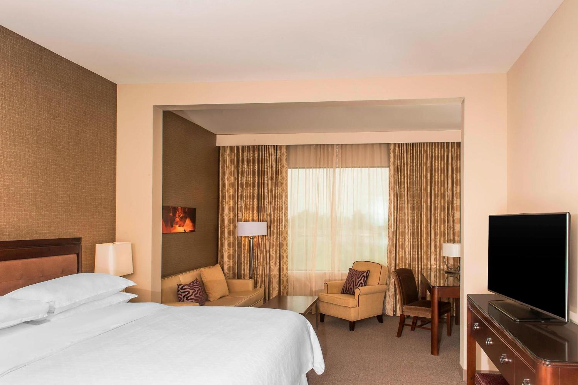 Hotel Sheraton At Wrigleyville West 4*