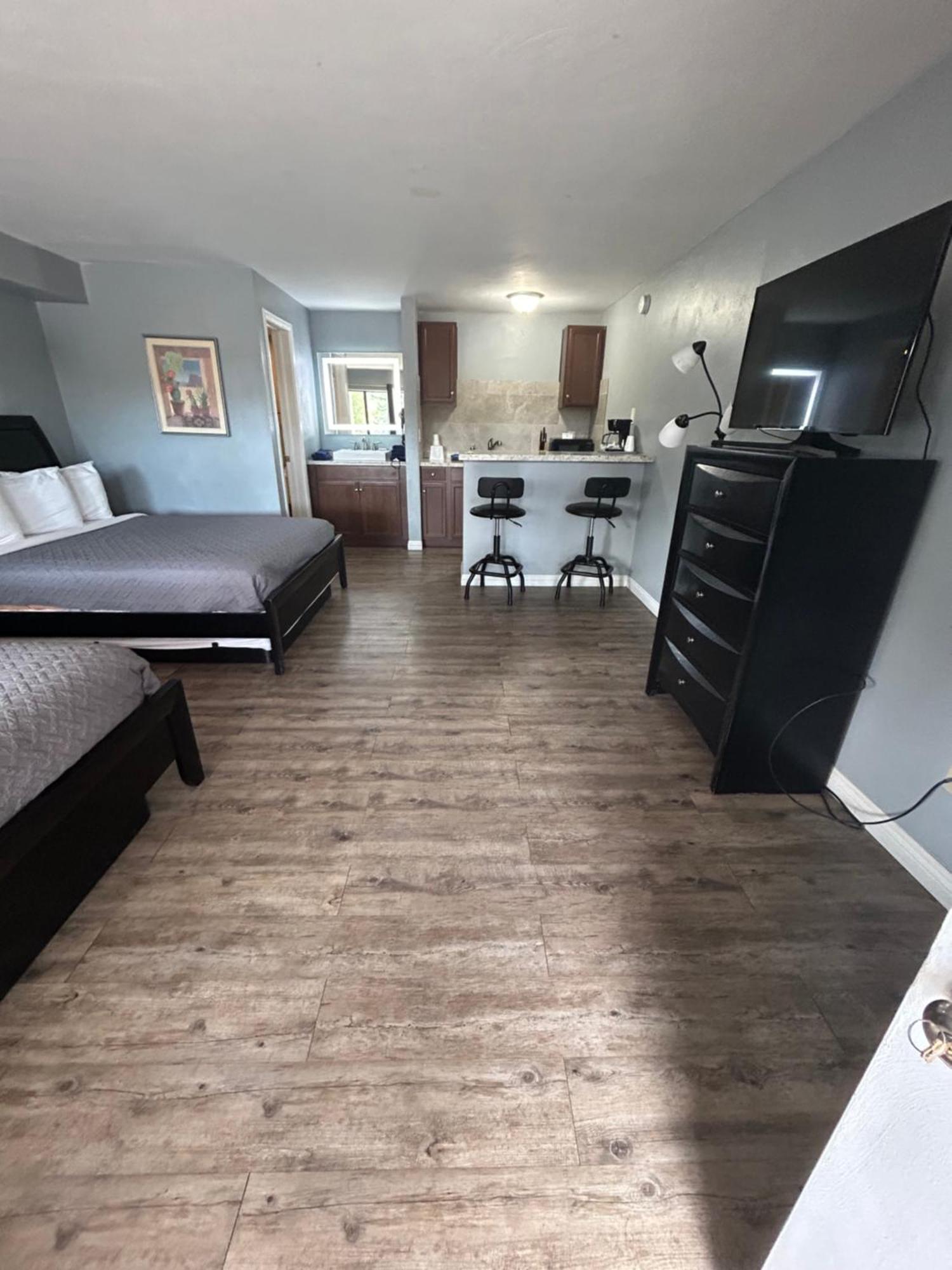 Sierra Motel 2*