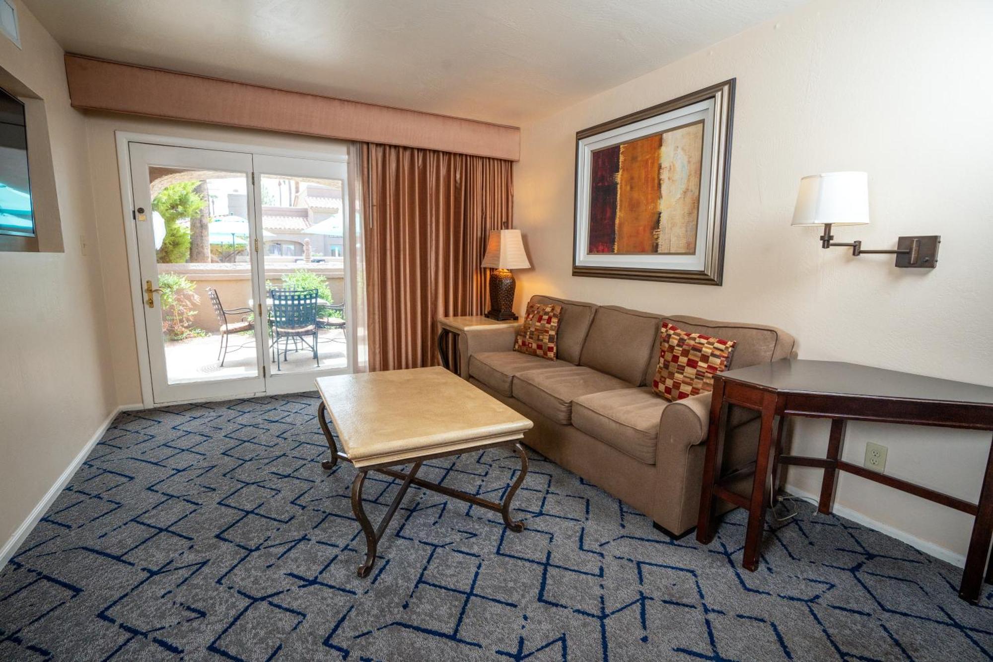 Resort The Scottsdale Plaza &