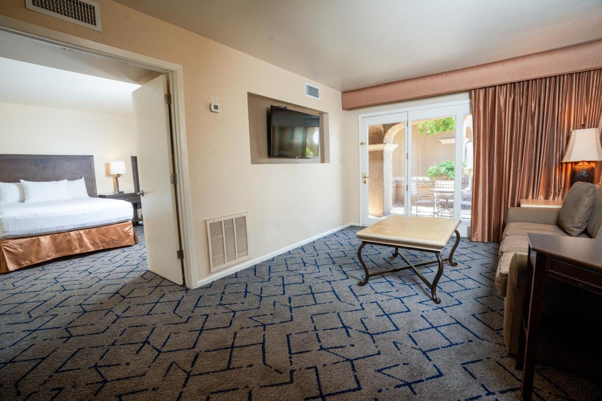 The Scottsdale Plaza & 4*