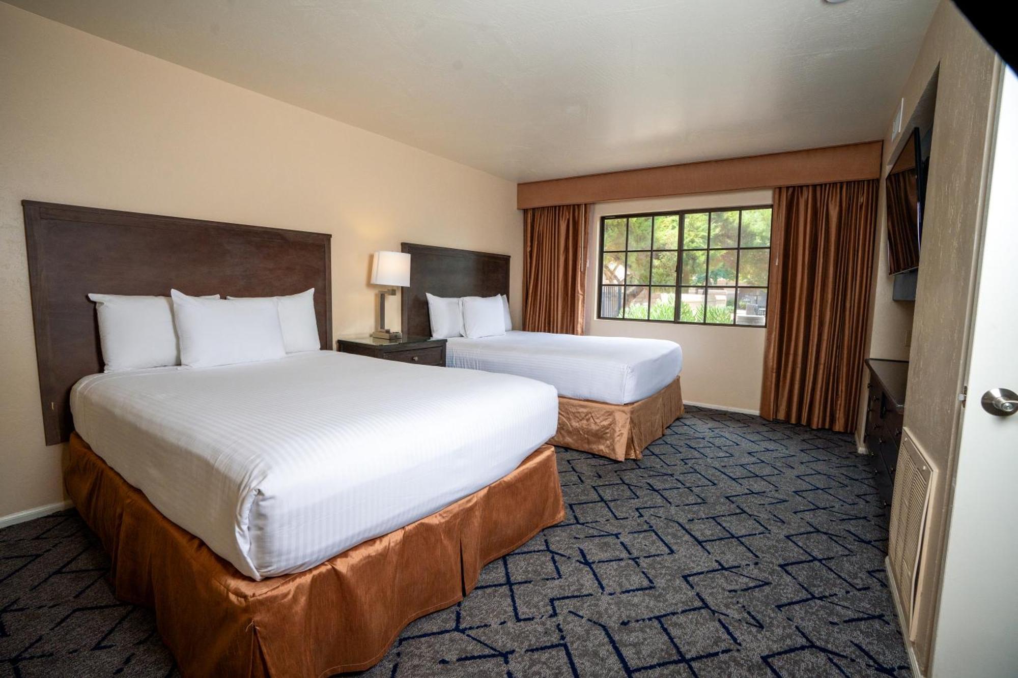 Resort The Scottsdale Plaza &