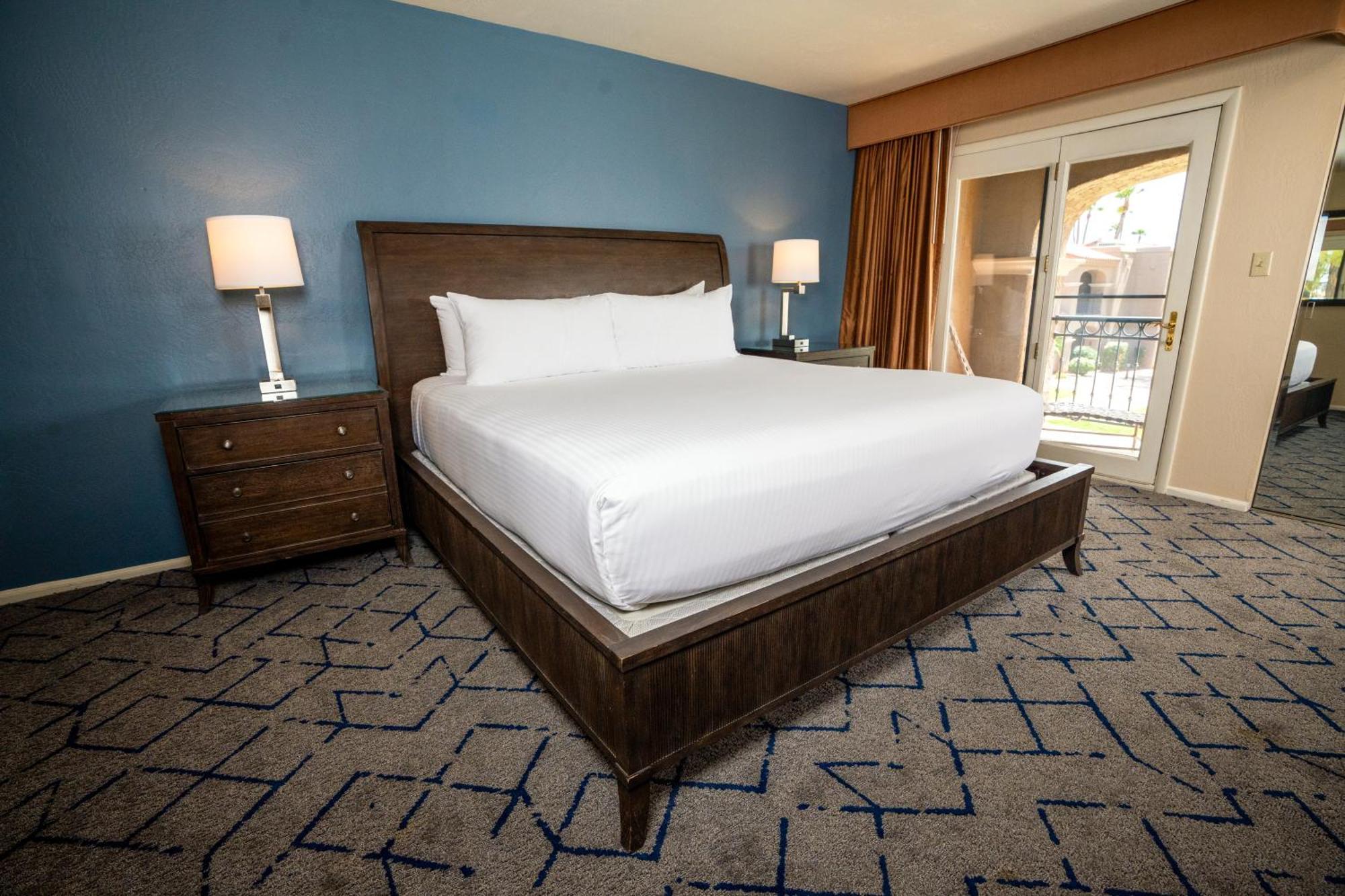 Resort The Scottsdale Plaza & 4*