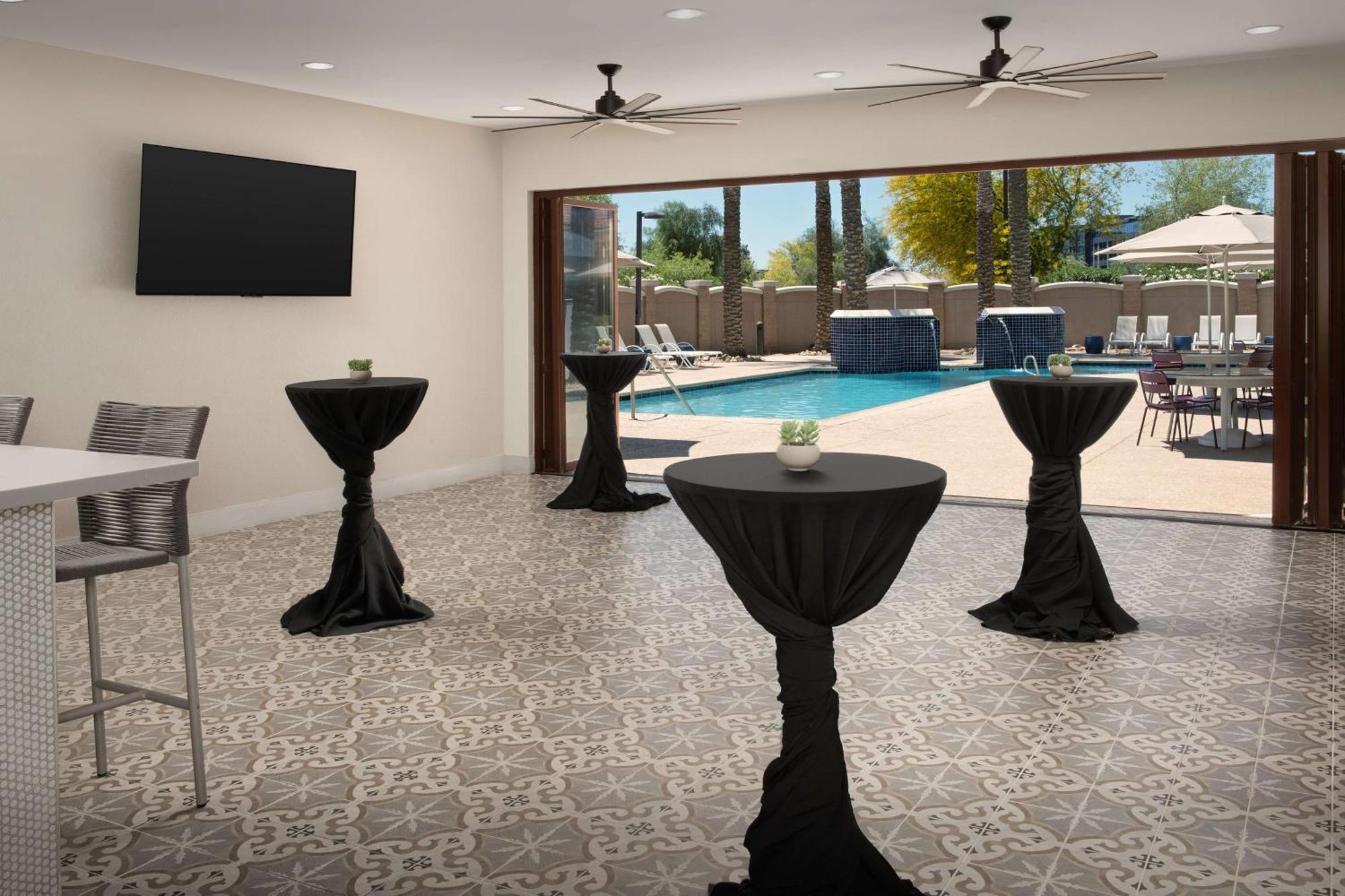Hilton Phoenix 4*