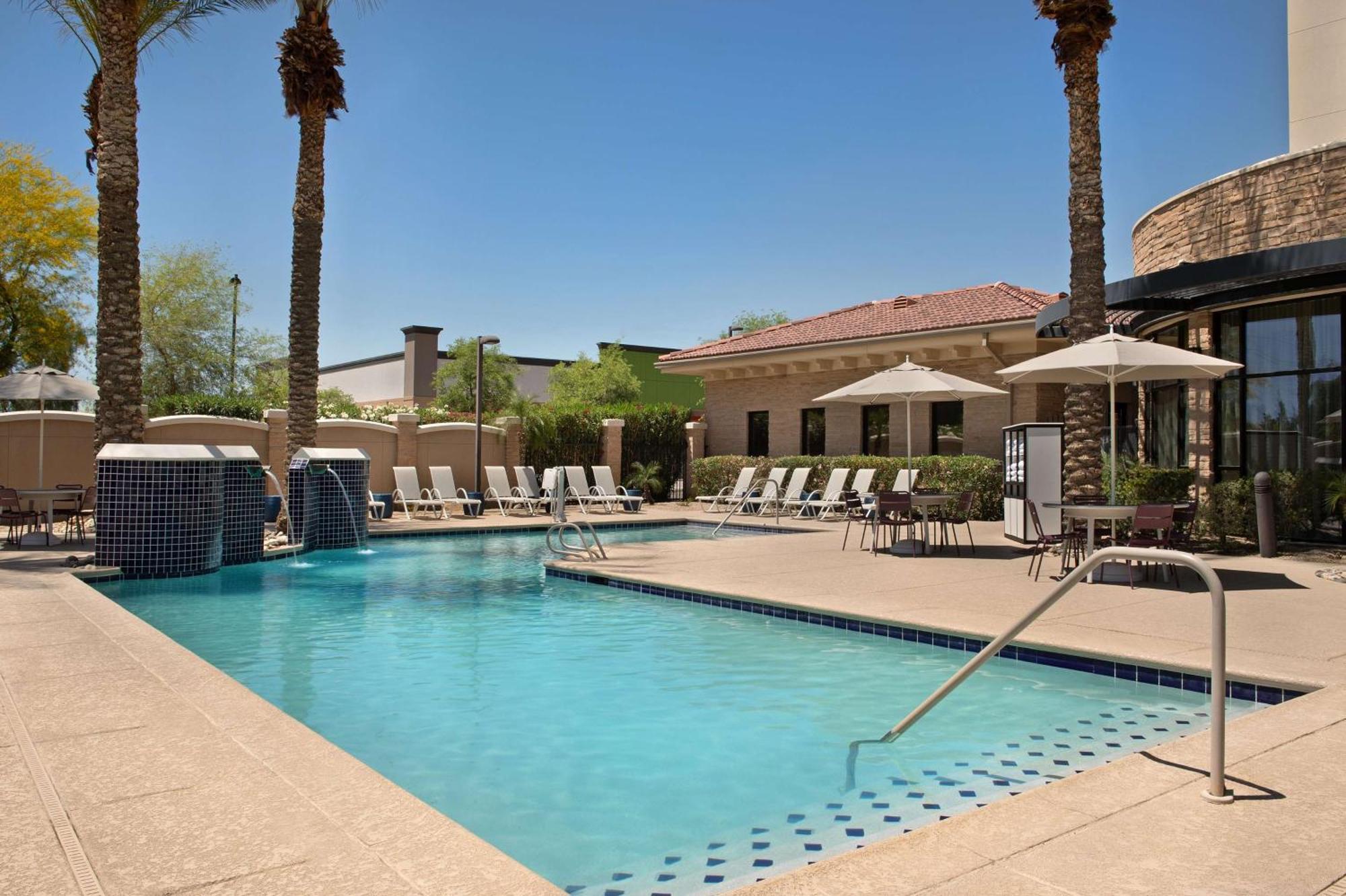 Hilton Phoenix 4*