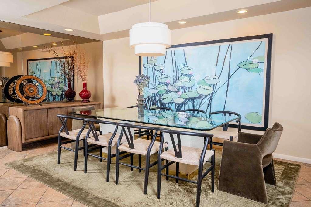 The Scottsdale Plaza & Resort 4*