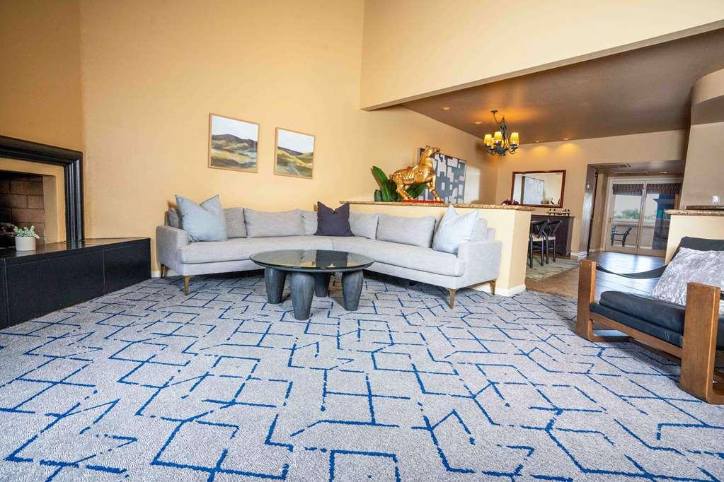 The Scottsdale Plaza & 4*