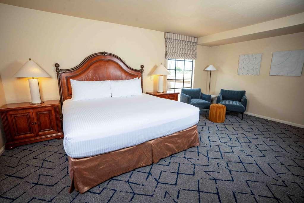 The Scottsdale Plaza & Paradise Valley