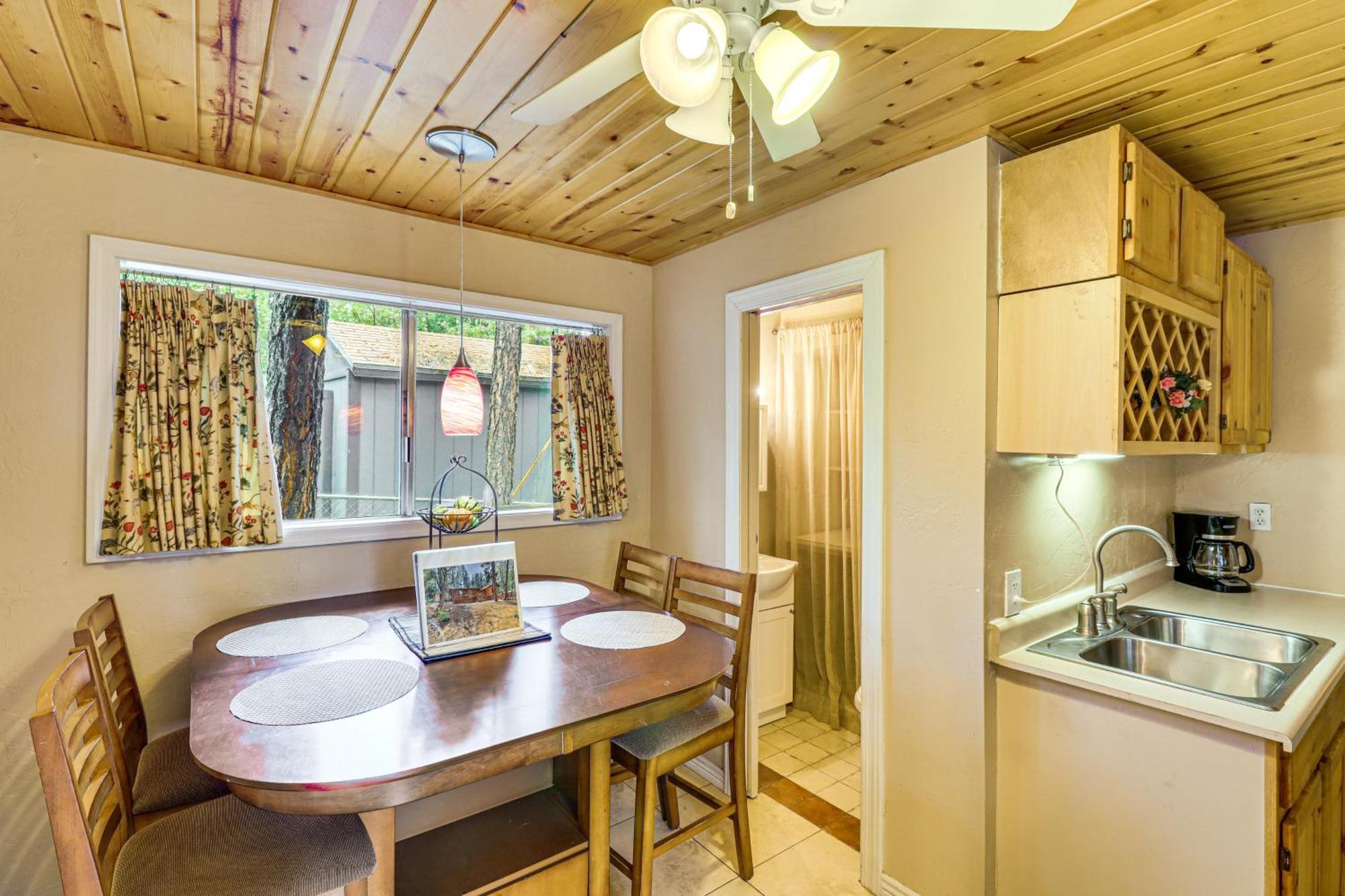 Cozy Lakeside Escape With Deck 4 Mi To Rainbow Pinetop-Lakeside