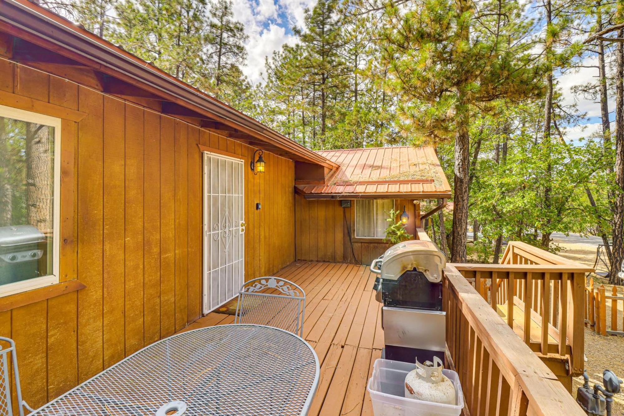 Cozy Lakeside Escape With Deck 4 Mi To Rainbow * Pinetop-Lakeside