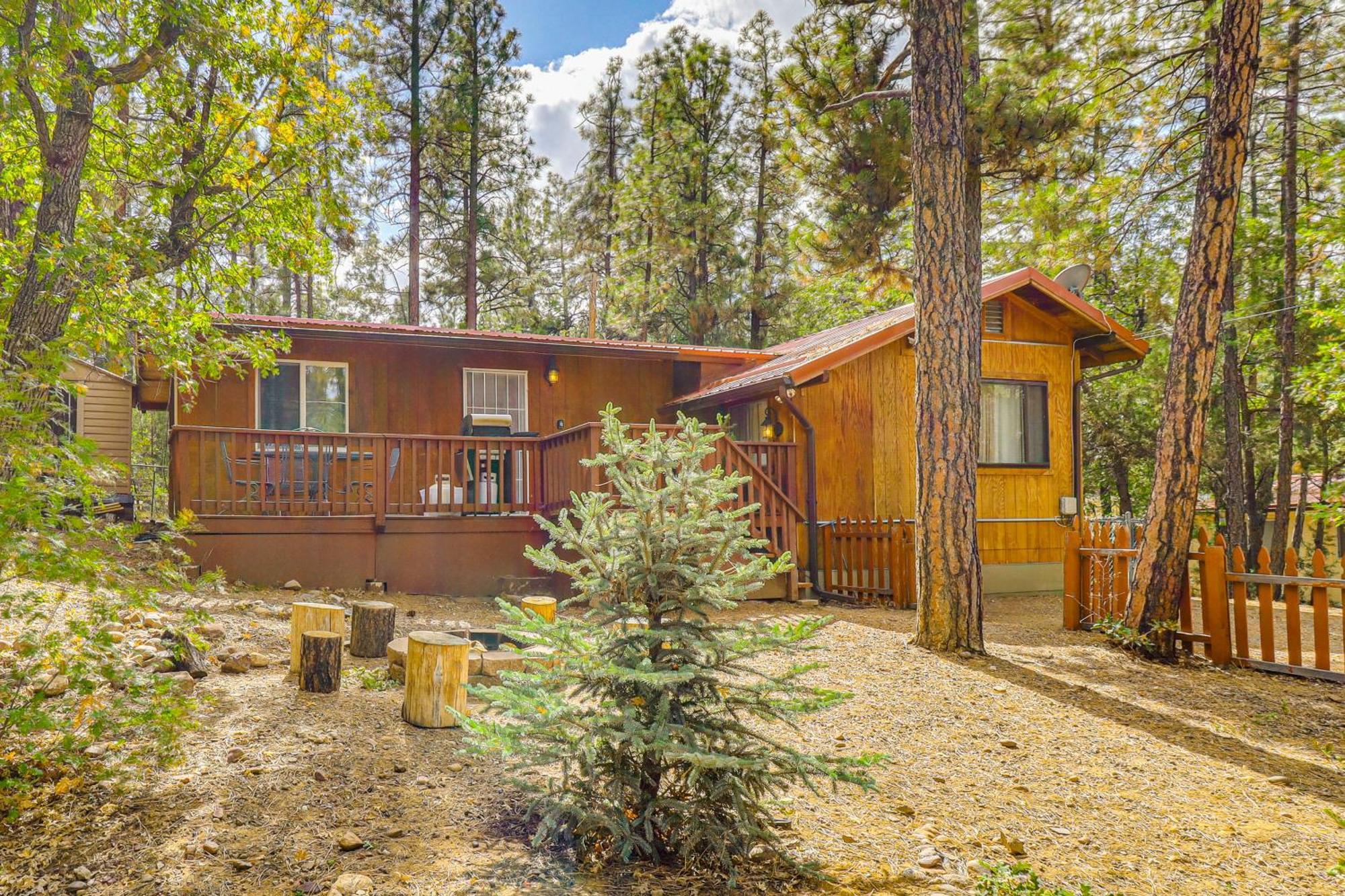 Holiday home Cozy Lakeside Escape With Deck 4 Mi To Rainbow Pinetop-Lakeside