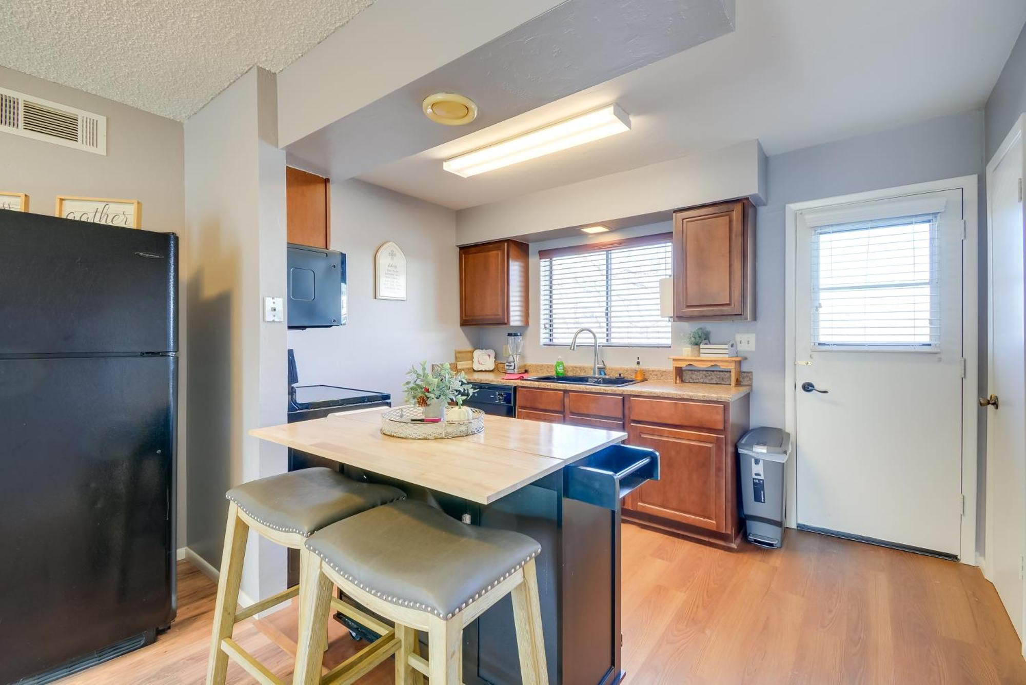 Apartment Less Than 1 Mi To Whiskey Row Pets Welcome *