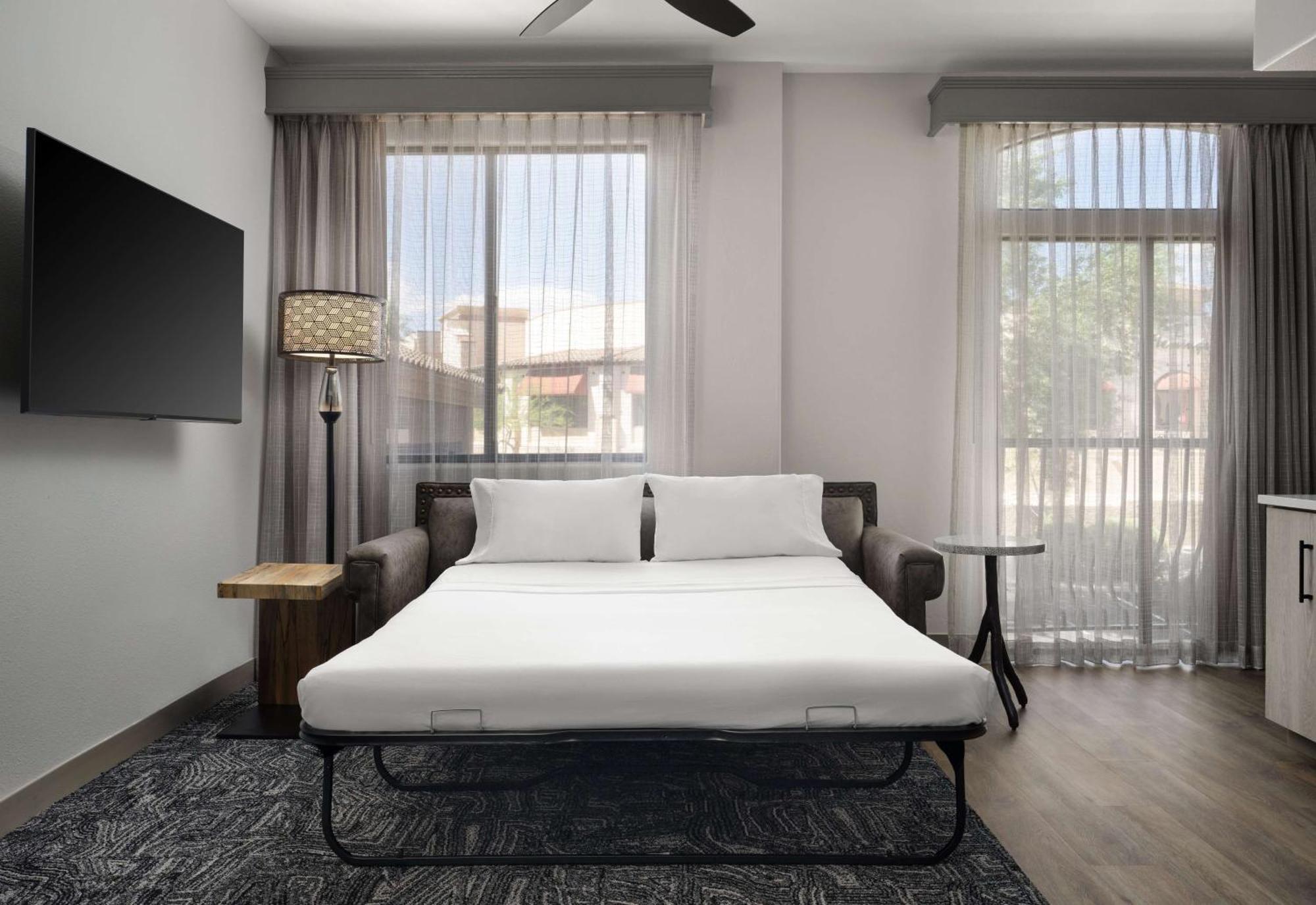 Embassy - Paloma Village Hotel Tucson