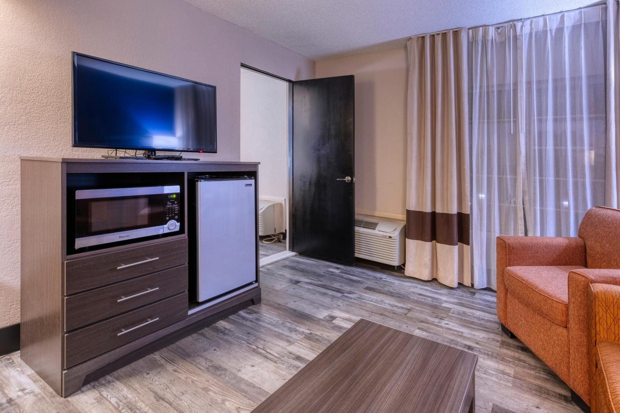 Hotel Baymont By Wyndham 2*