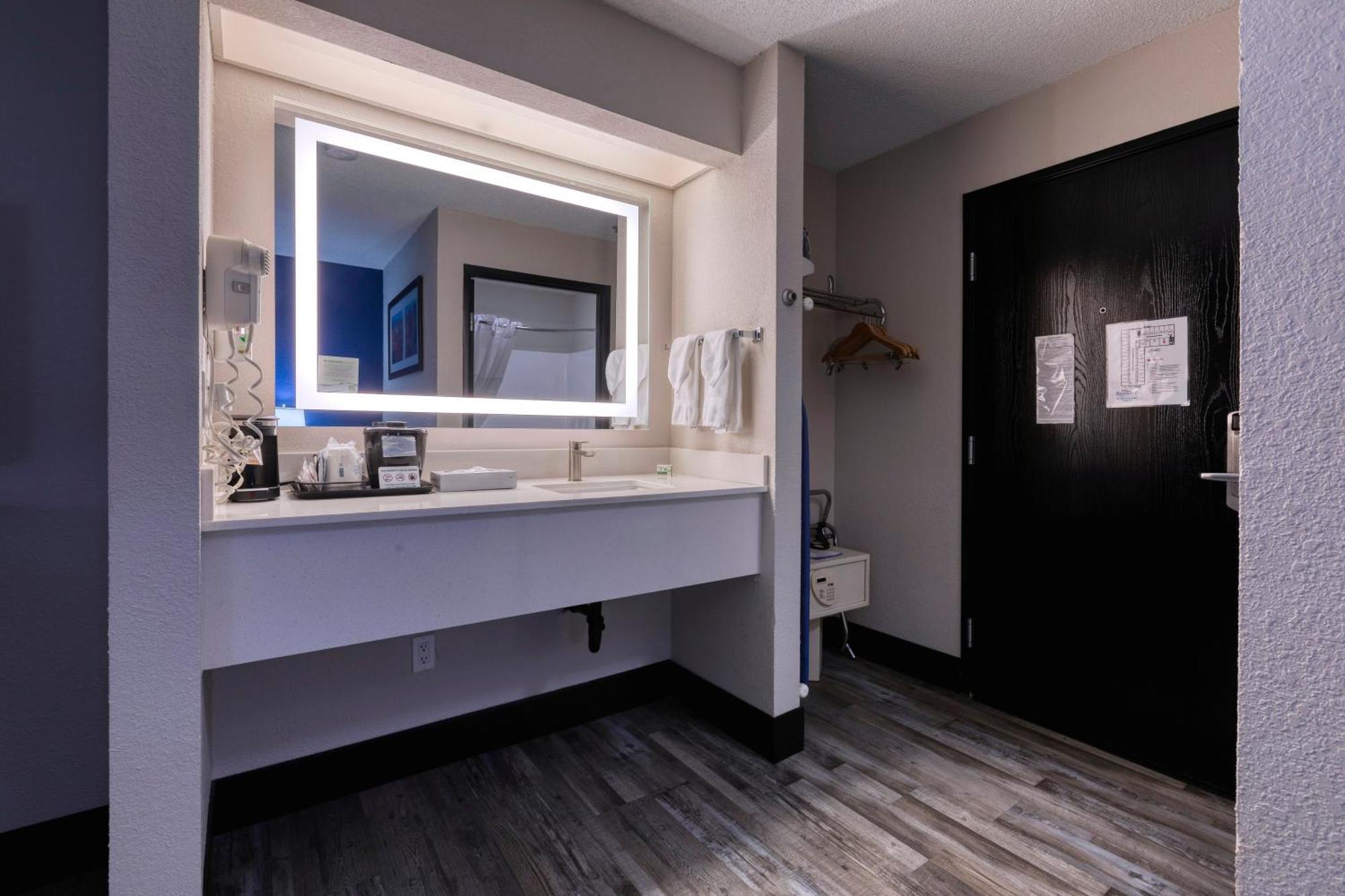 Hotel Baymont By Wyndham 2*