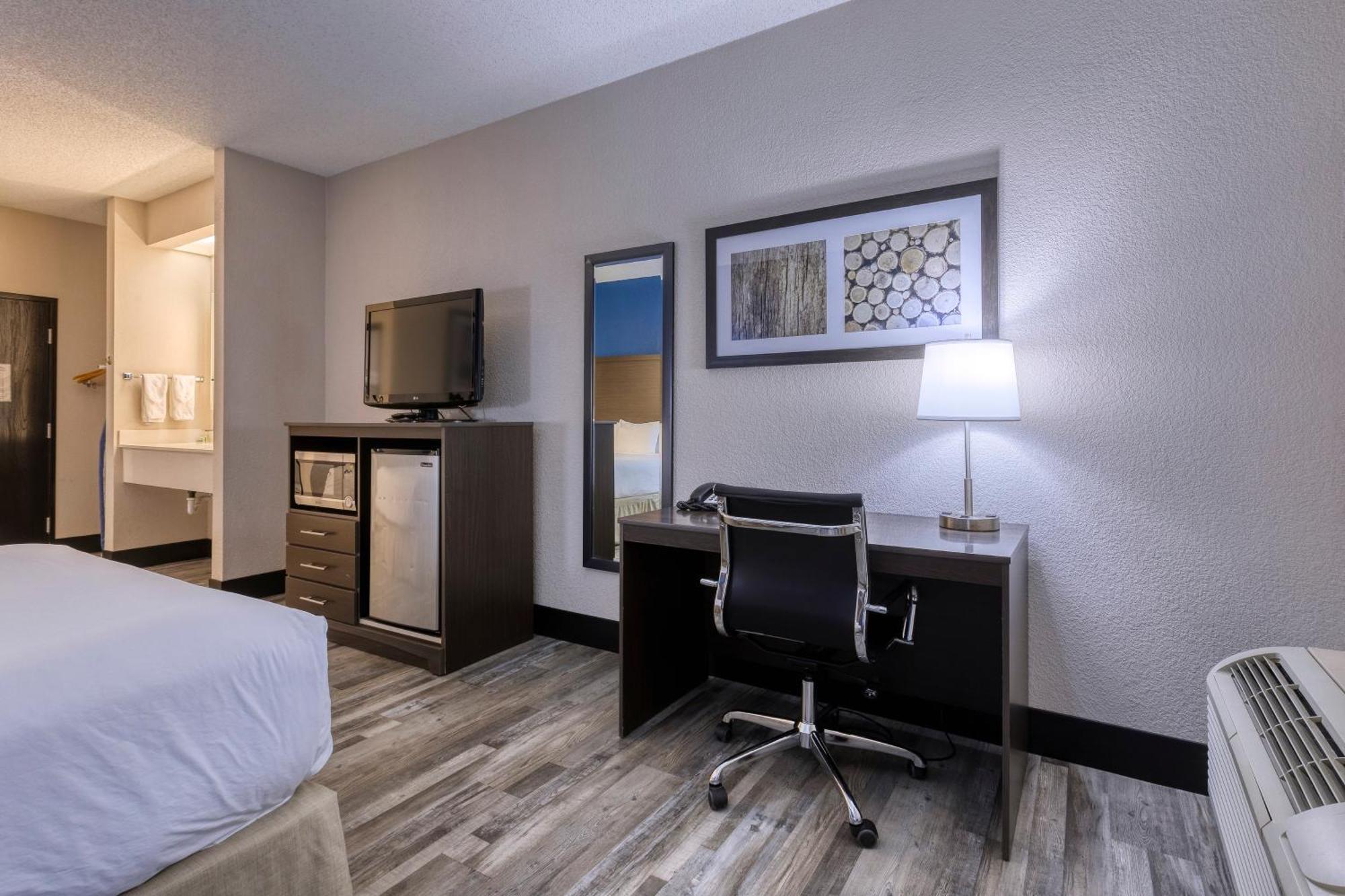 Baymont By Wyndham Hotel
