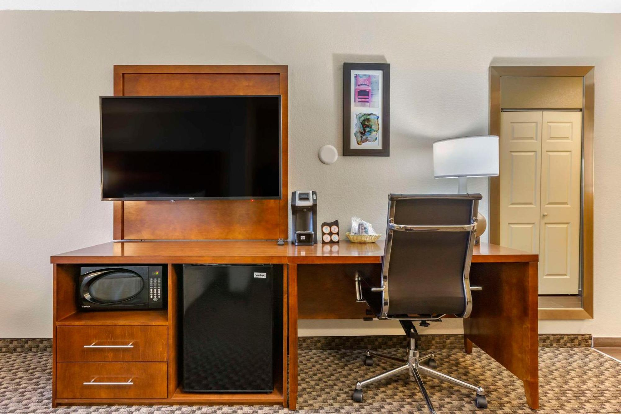 Comfort Phoenix Airport 3*