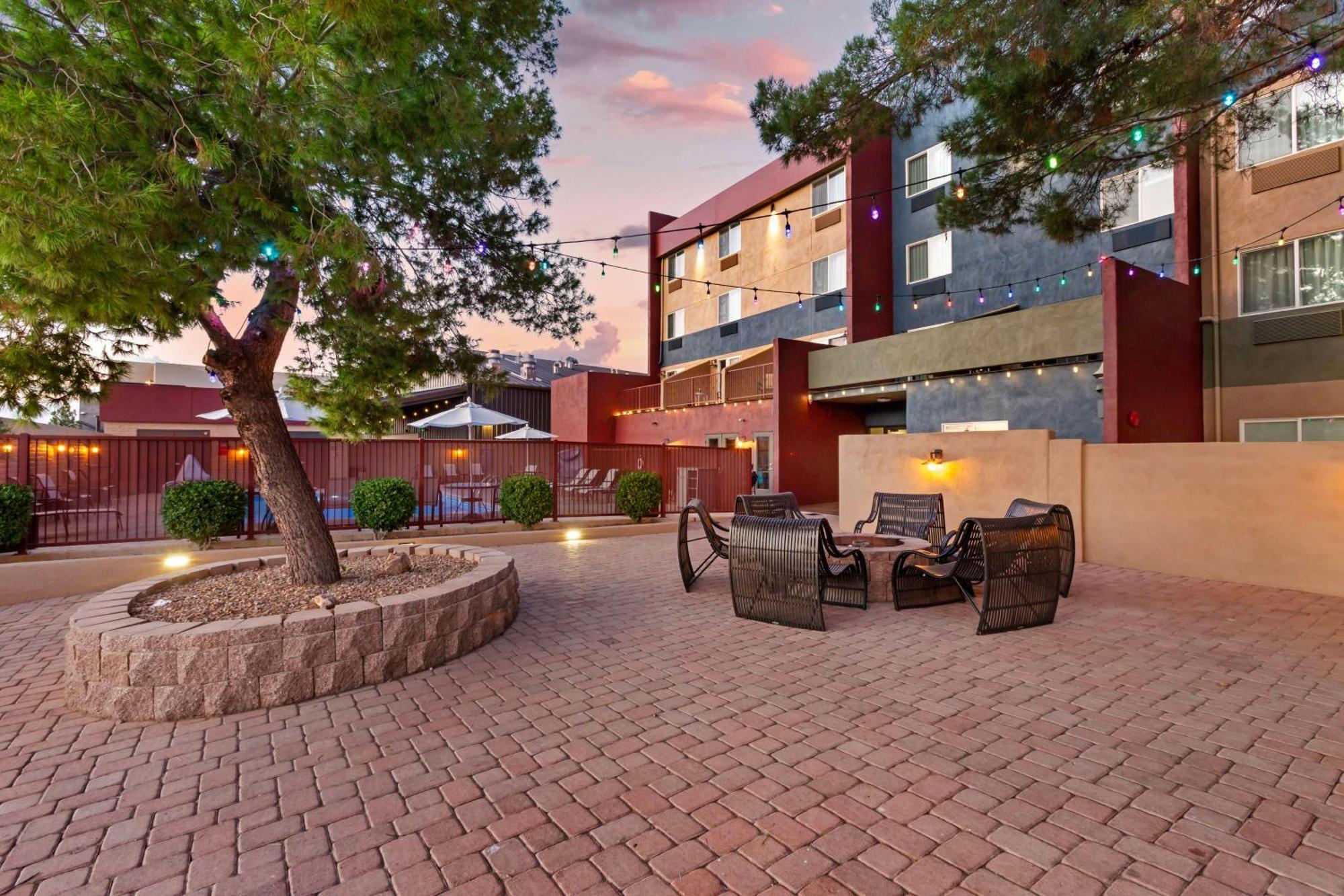 Western Sun Canyon Hotel