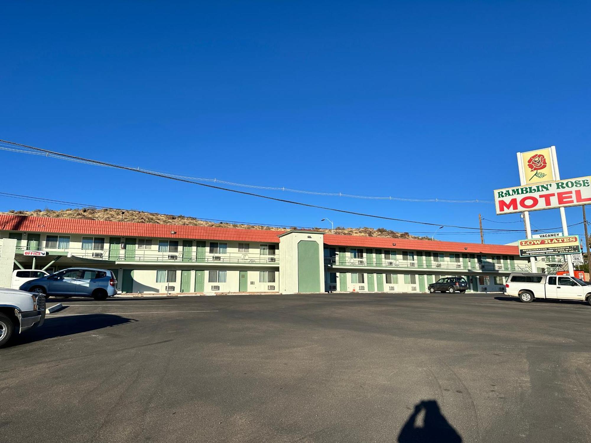Motel Ramblin Rose *