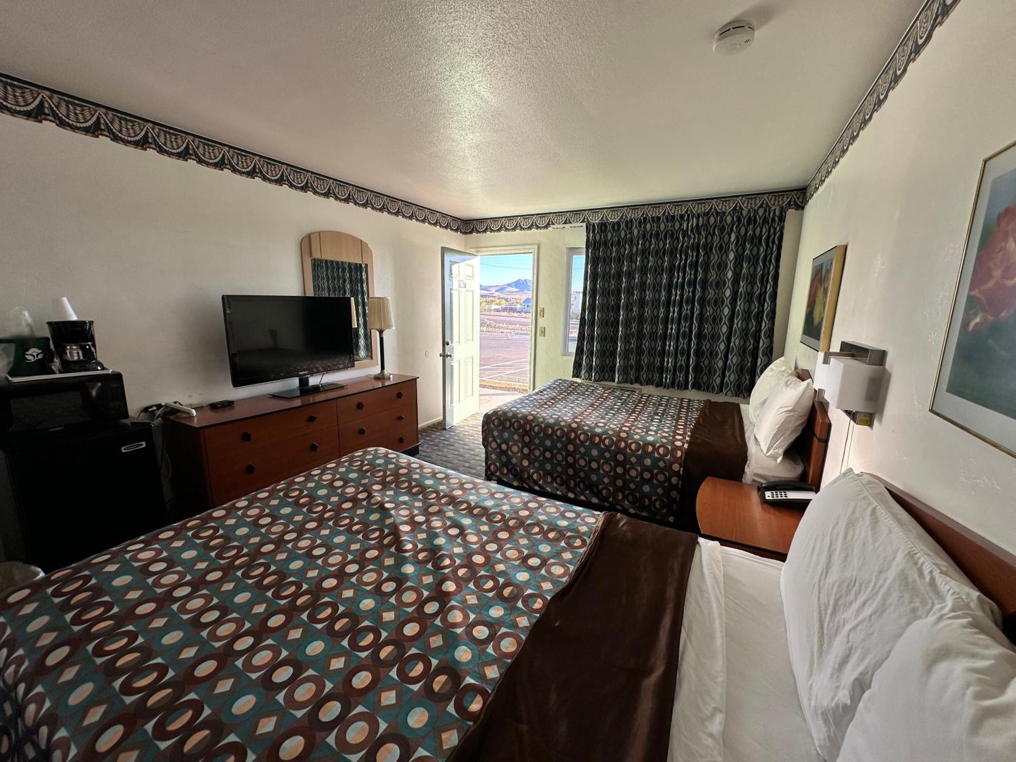 Motel Ramblin Rose