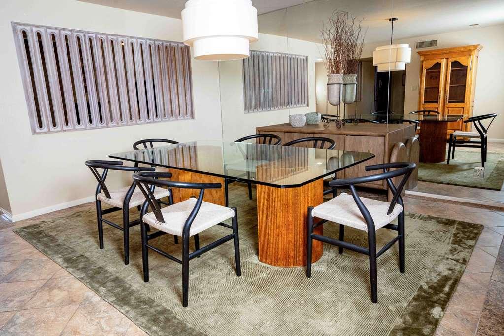 Resort The Scottsdale Plaza &