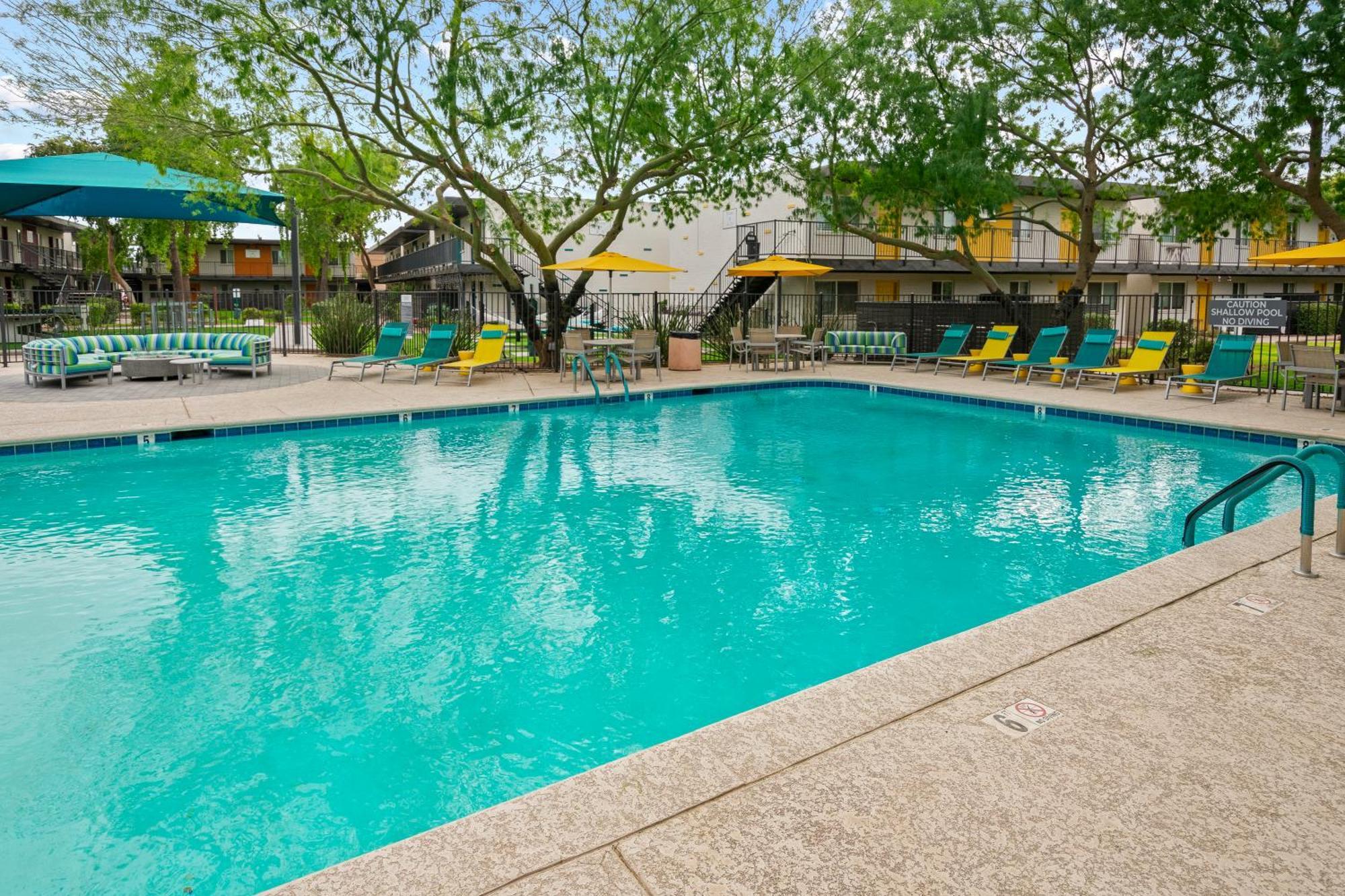 2b1b Stylish Haven - Pool And Parking *