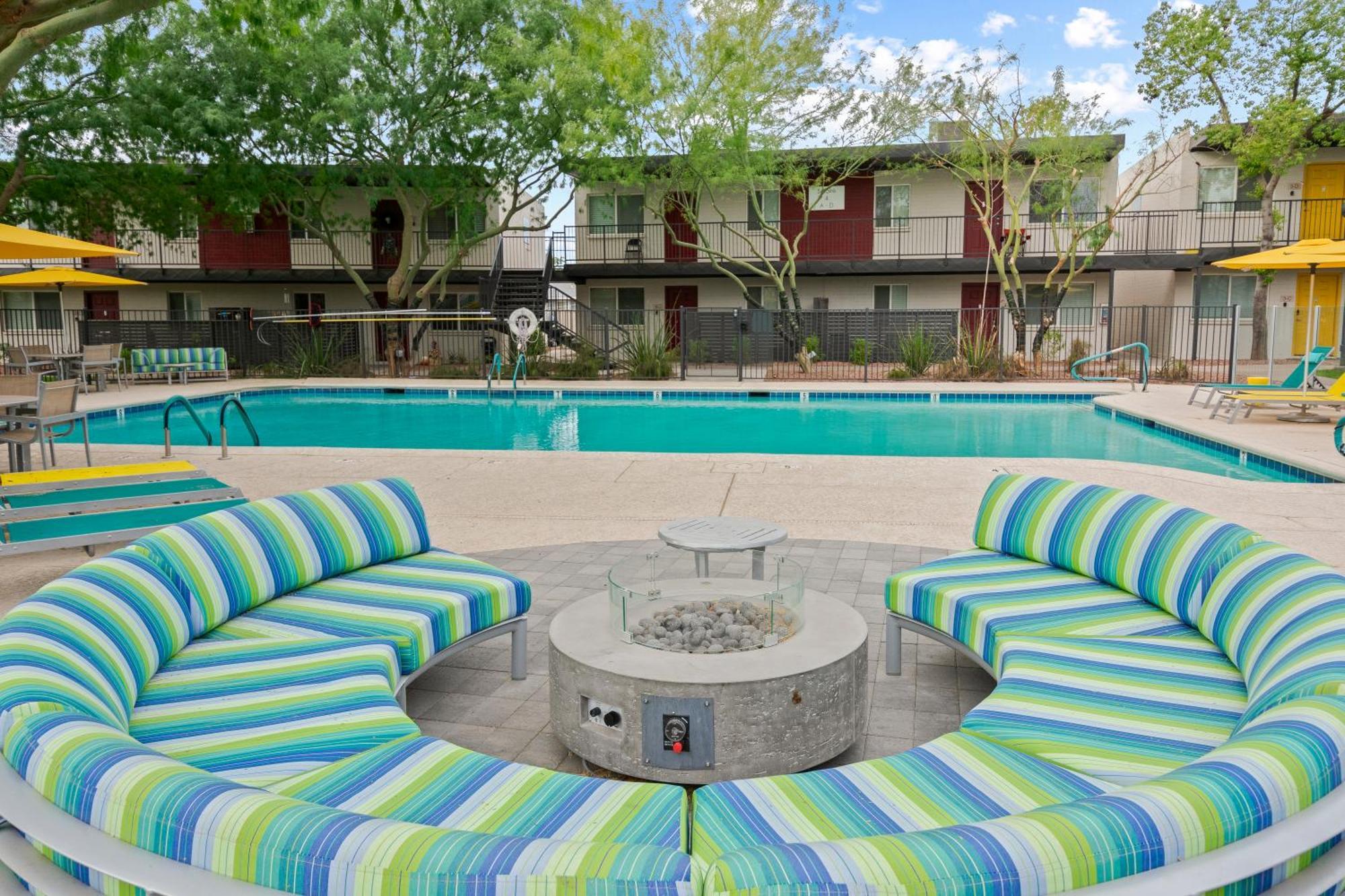 2b1b Stylish Haven - Pool And Parking