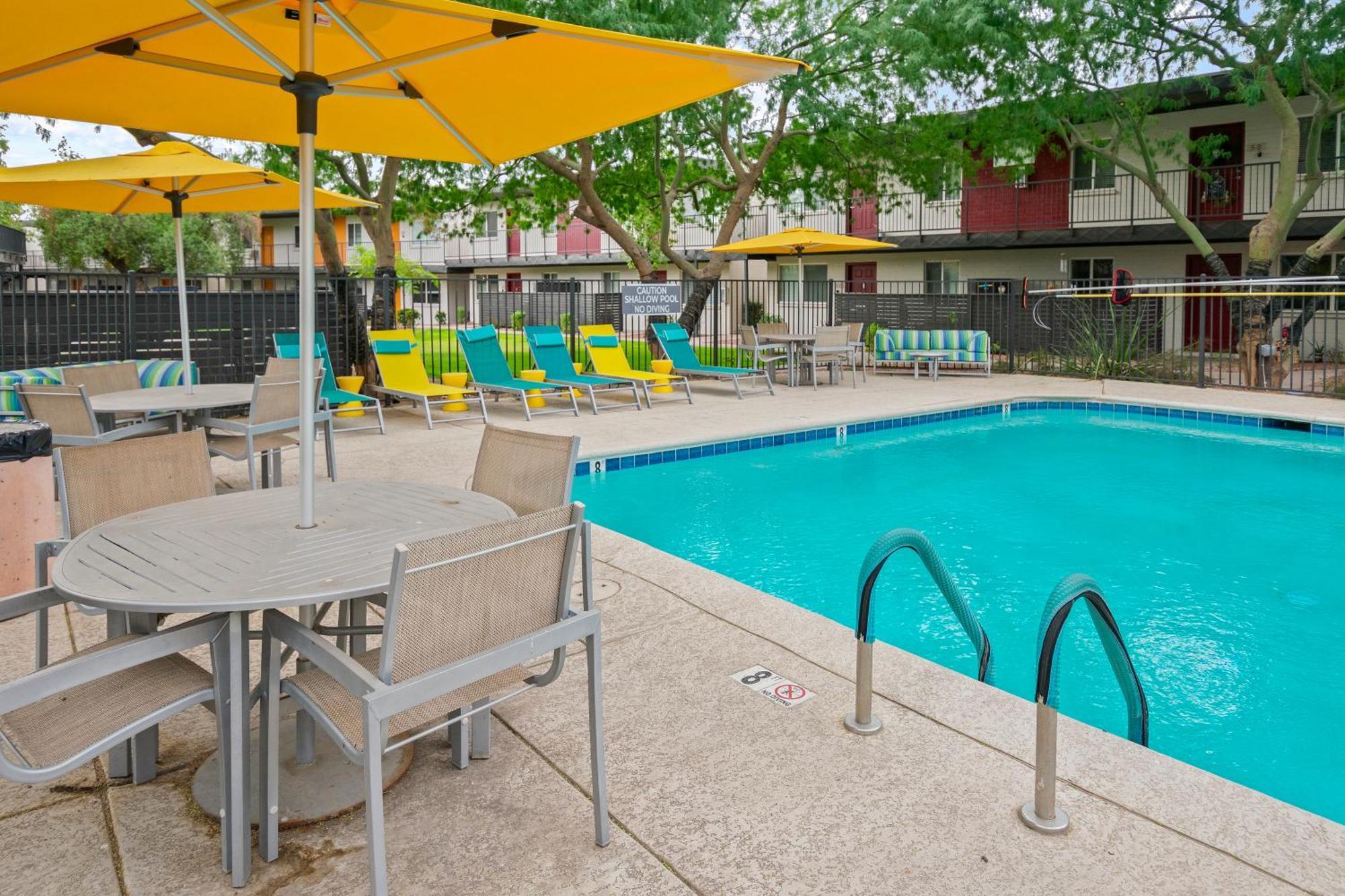 2b1b Stylish Haven - Pool And Parking Apartment *