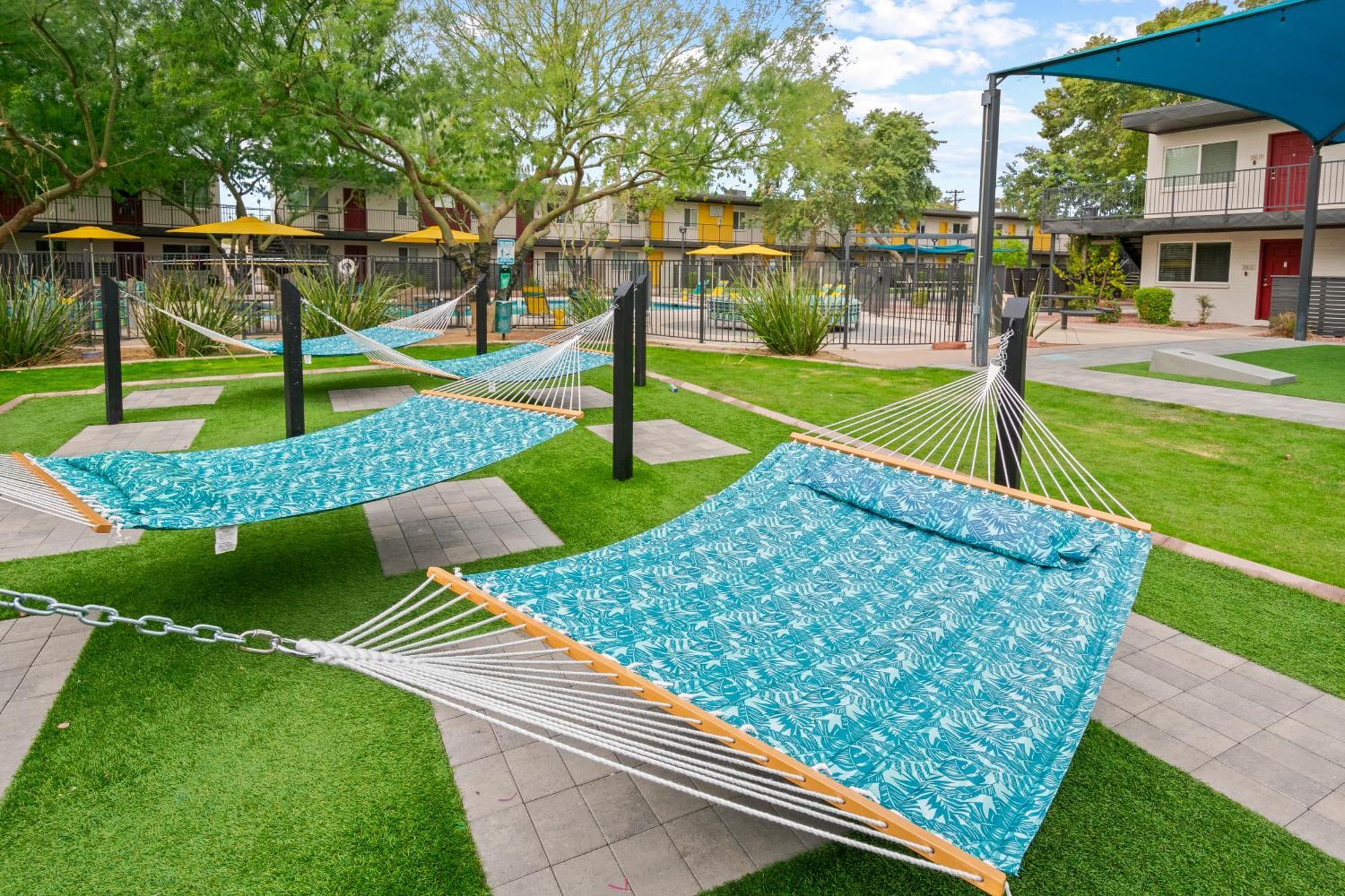 2b1b Stylish Haven - Pool And Parking Apartment