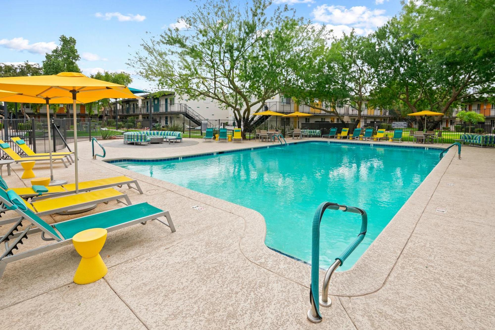 Apartment 2b1b Stylish Haven - Pool And Parking *