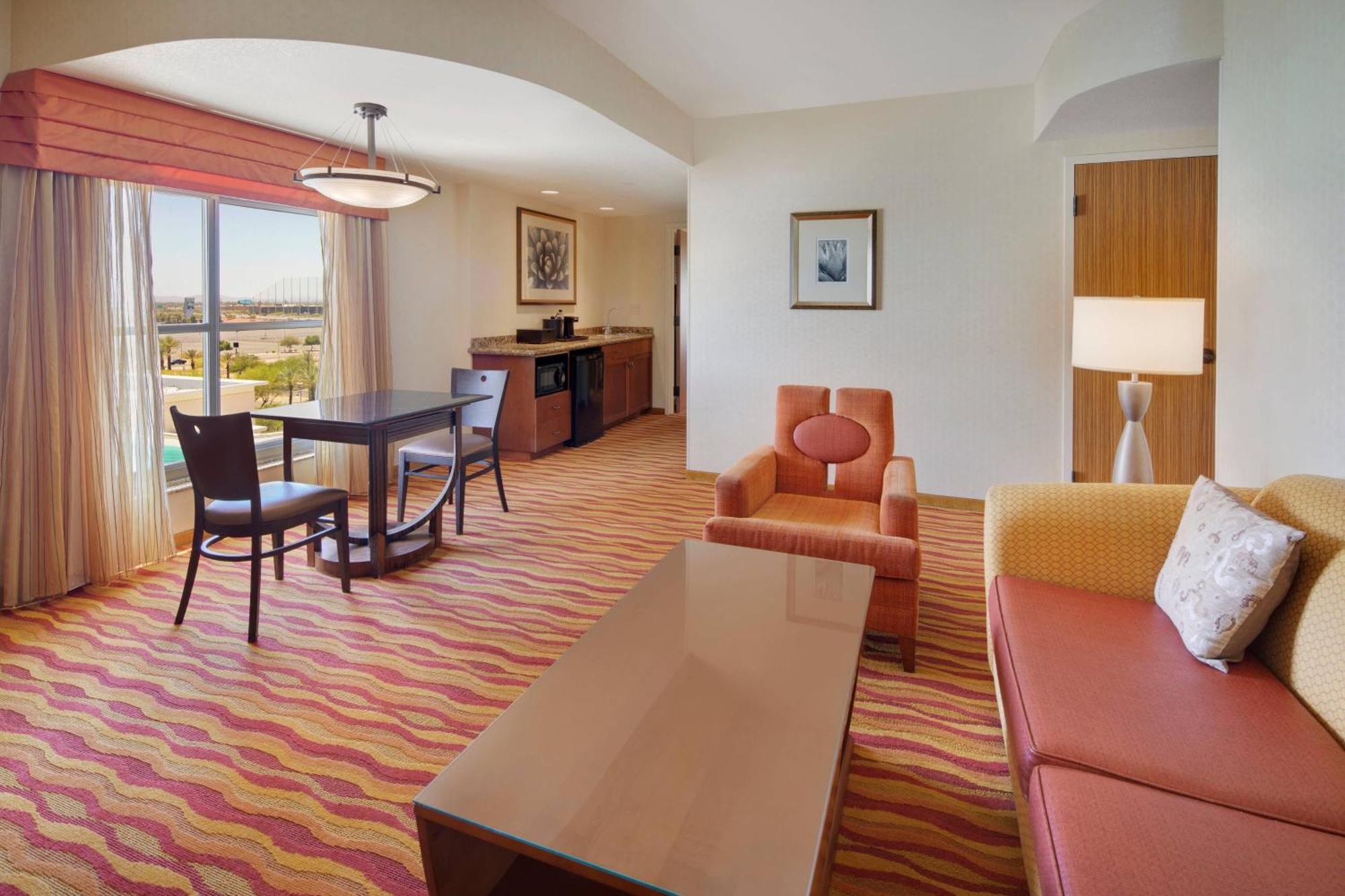 Renaissance Phoenix & Conference Center Hotel 4*