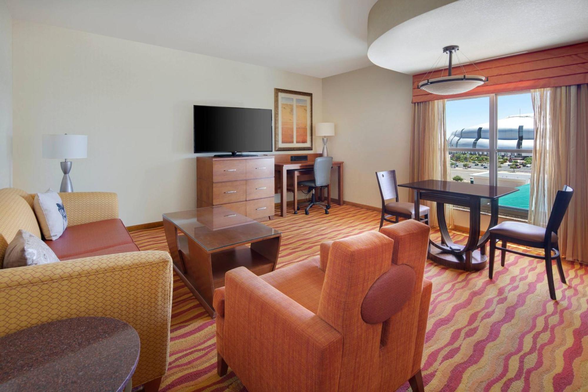 Renaissance Phoenix & Conference Center 4*