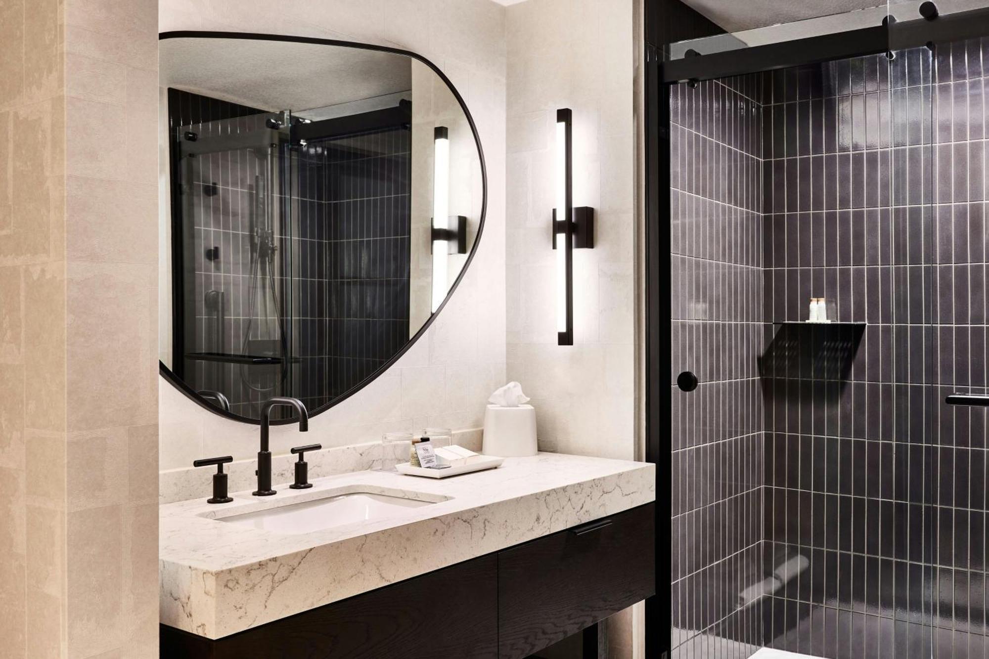 Renaissance Phoenix & Conference Center Hotel 4*