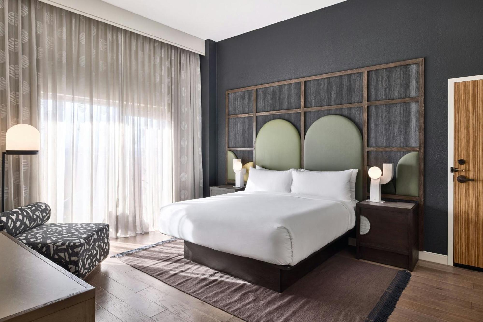 Renaissance Phoenix & Conference Center Hotel