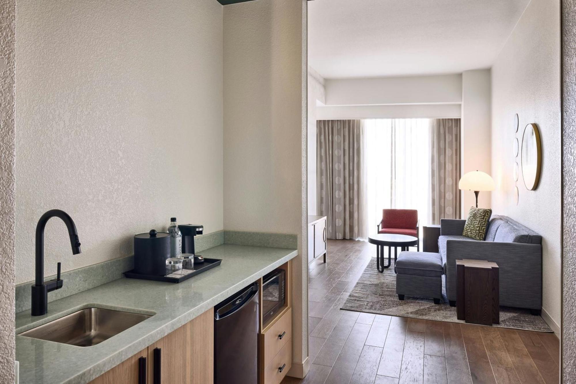 Hotel Renaissance Phoenix & Conference Center 4*