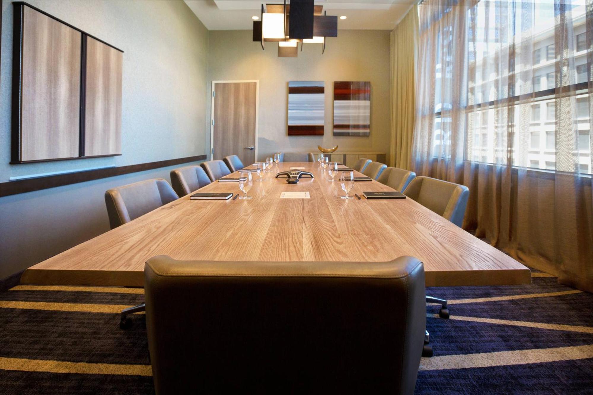 Courtyard By Marriott Downtown Hotel Phoenix