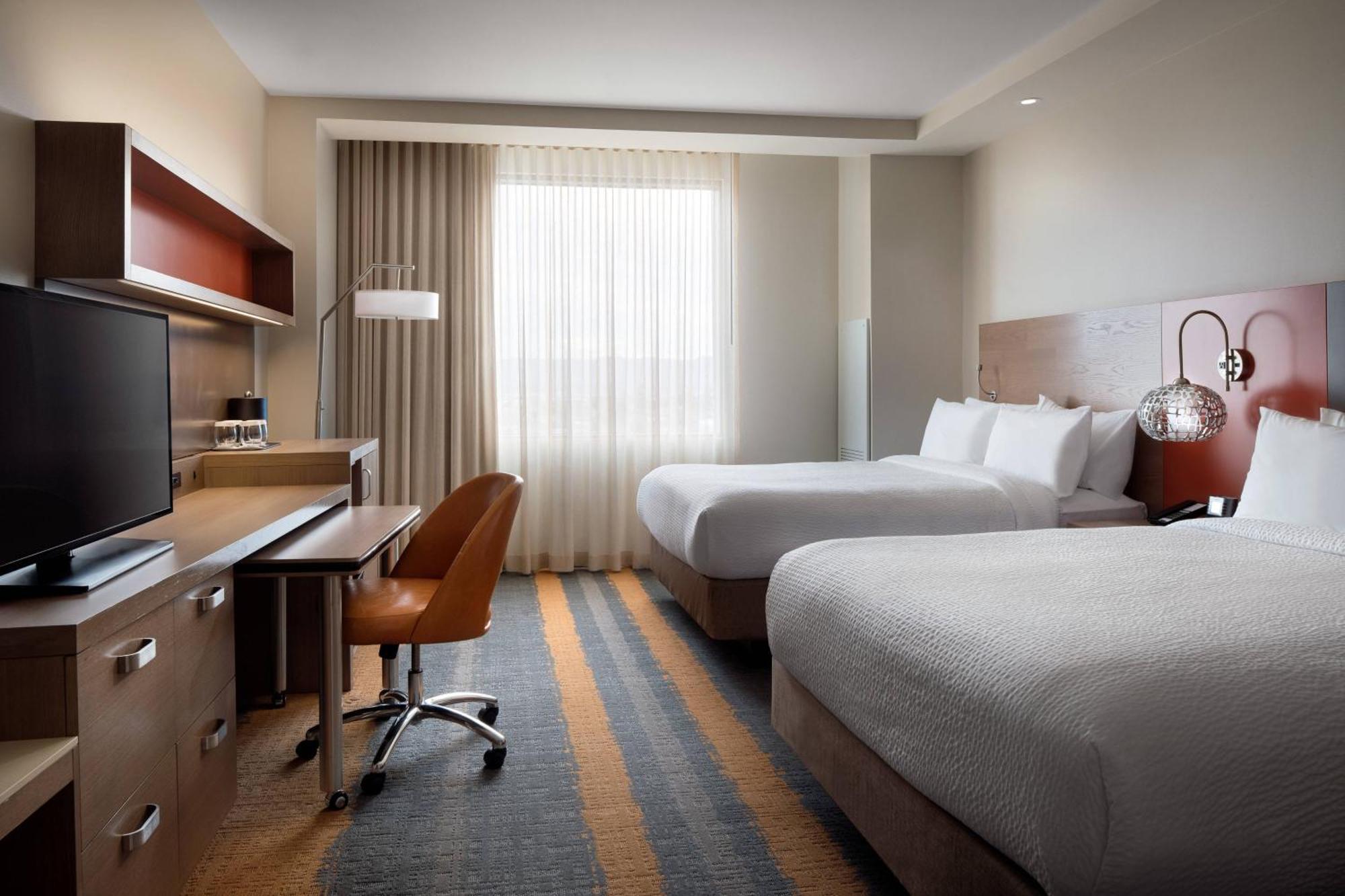 Courtyard By Marriott Downtown 3*