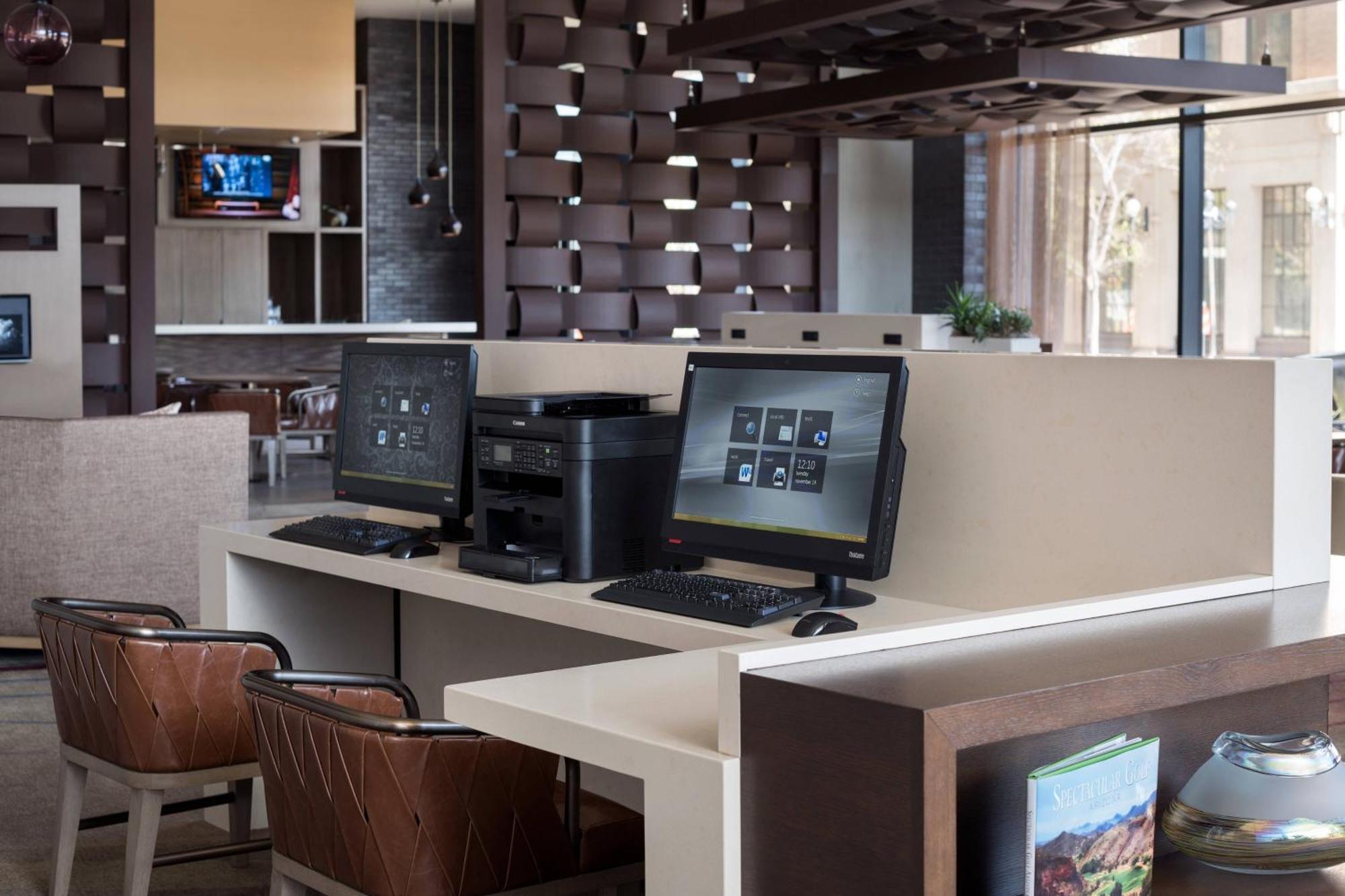 Courtyard By Marriott Downtown Hotel Phoenix
