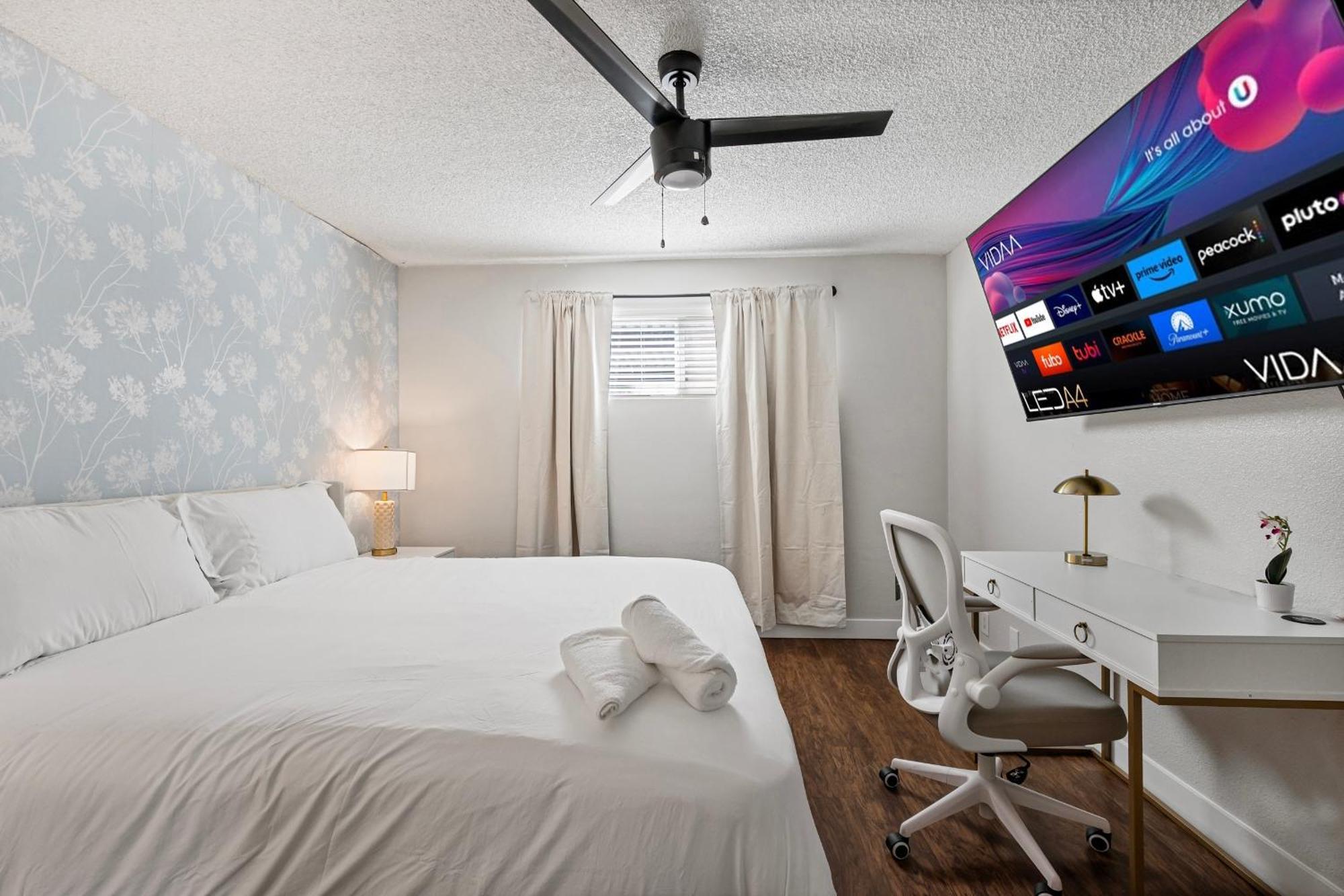 2b1b Stylish Haven - Pool And Parking * Tempe