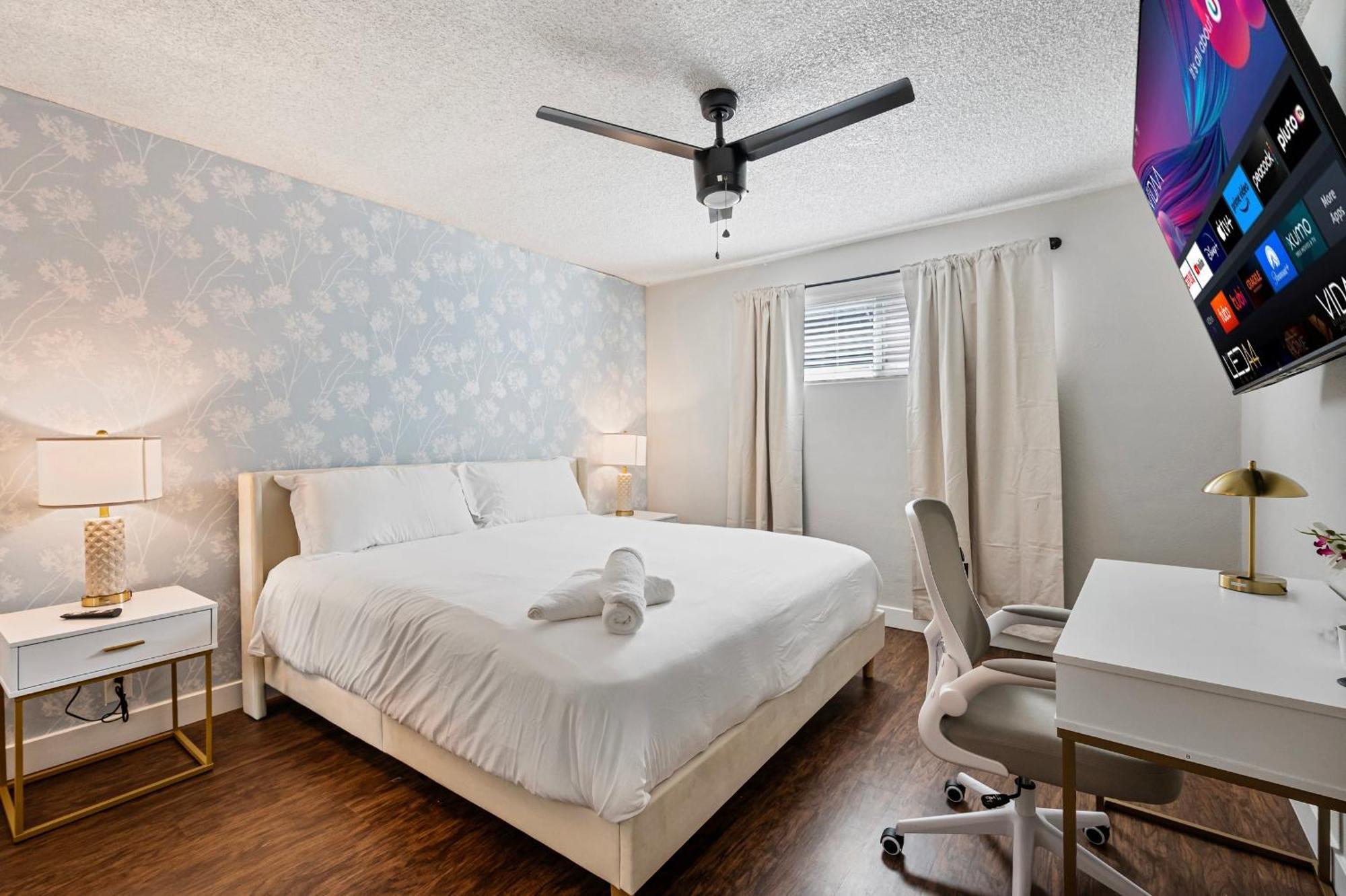 Apartment 2b1b Stylish Haven - Pool And Parking *