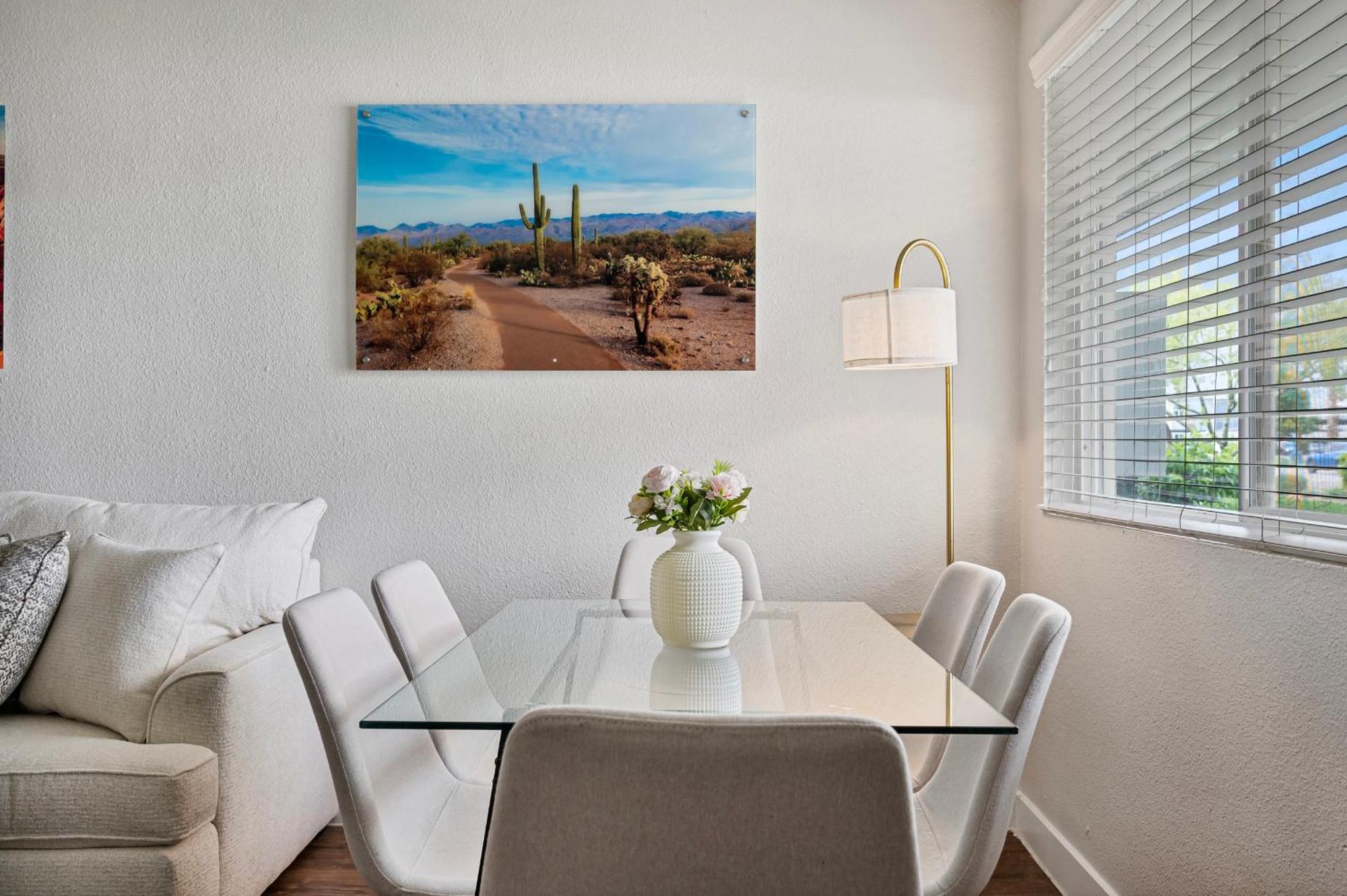 2b1b Stylish Haven - Pool And Parking Apartment Tempe