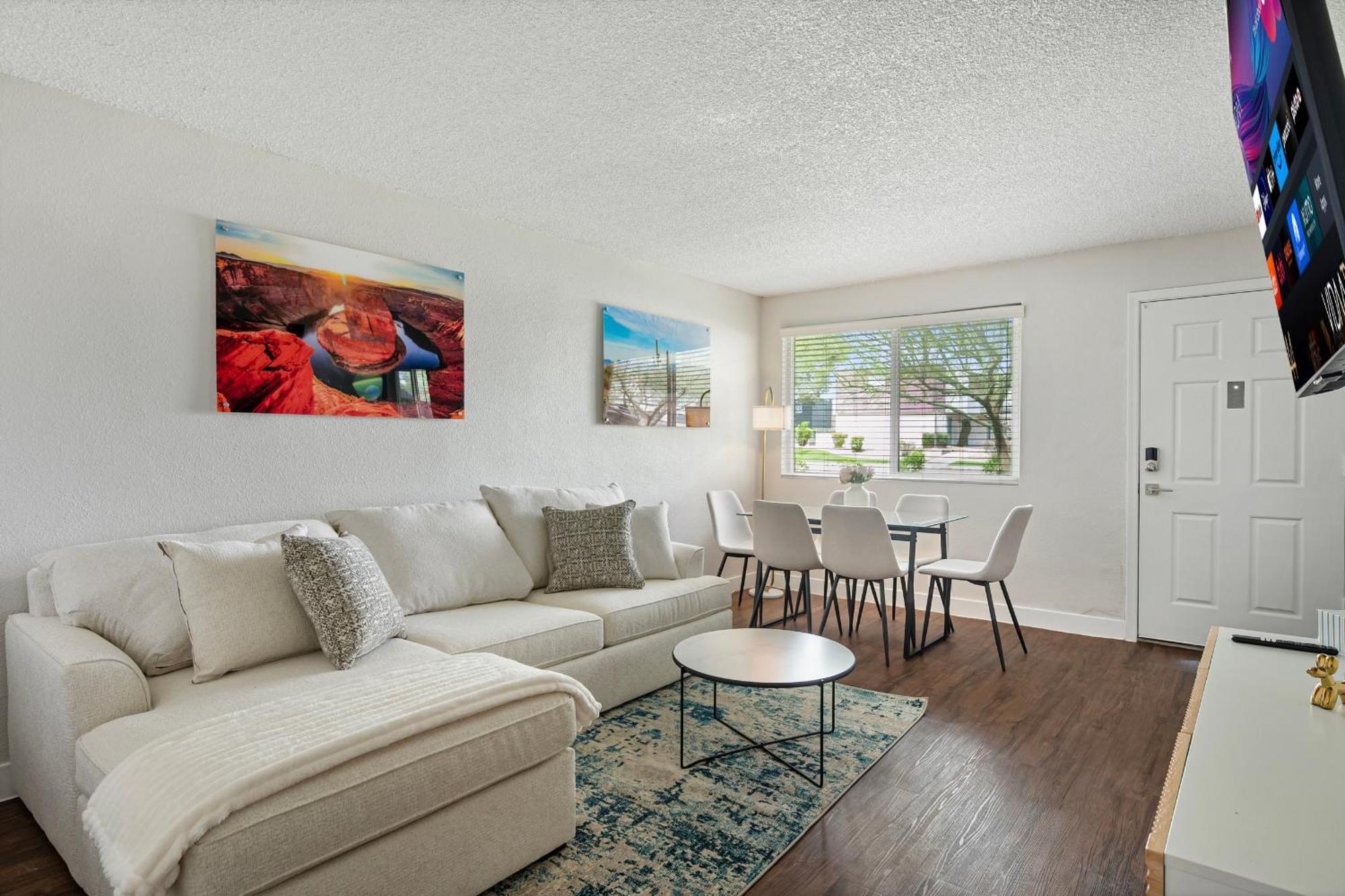 2b1b Stylish Haven - Pool And Parking Tempe