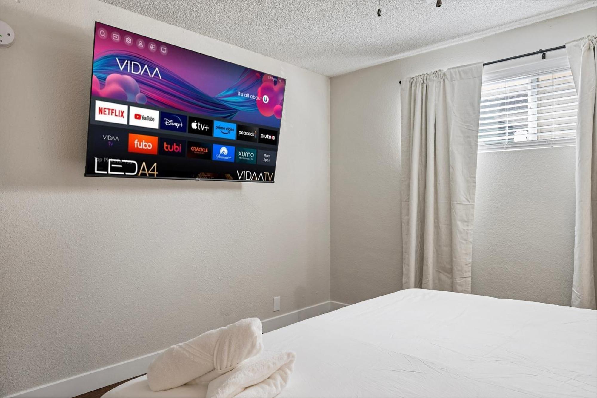 2b1b Stylish Haven - Pool And Parking * Tempe