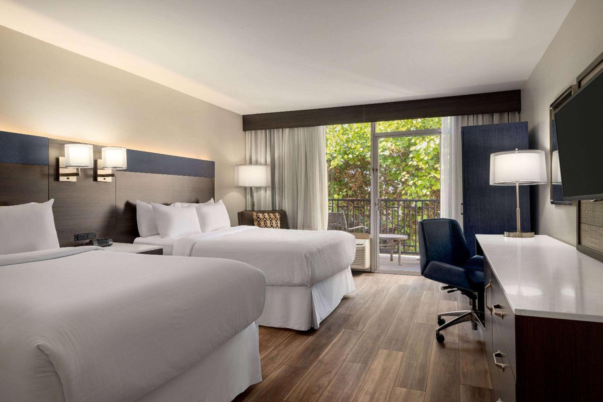 Hotel Wyndham Phoenix Airport - 3*