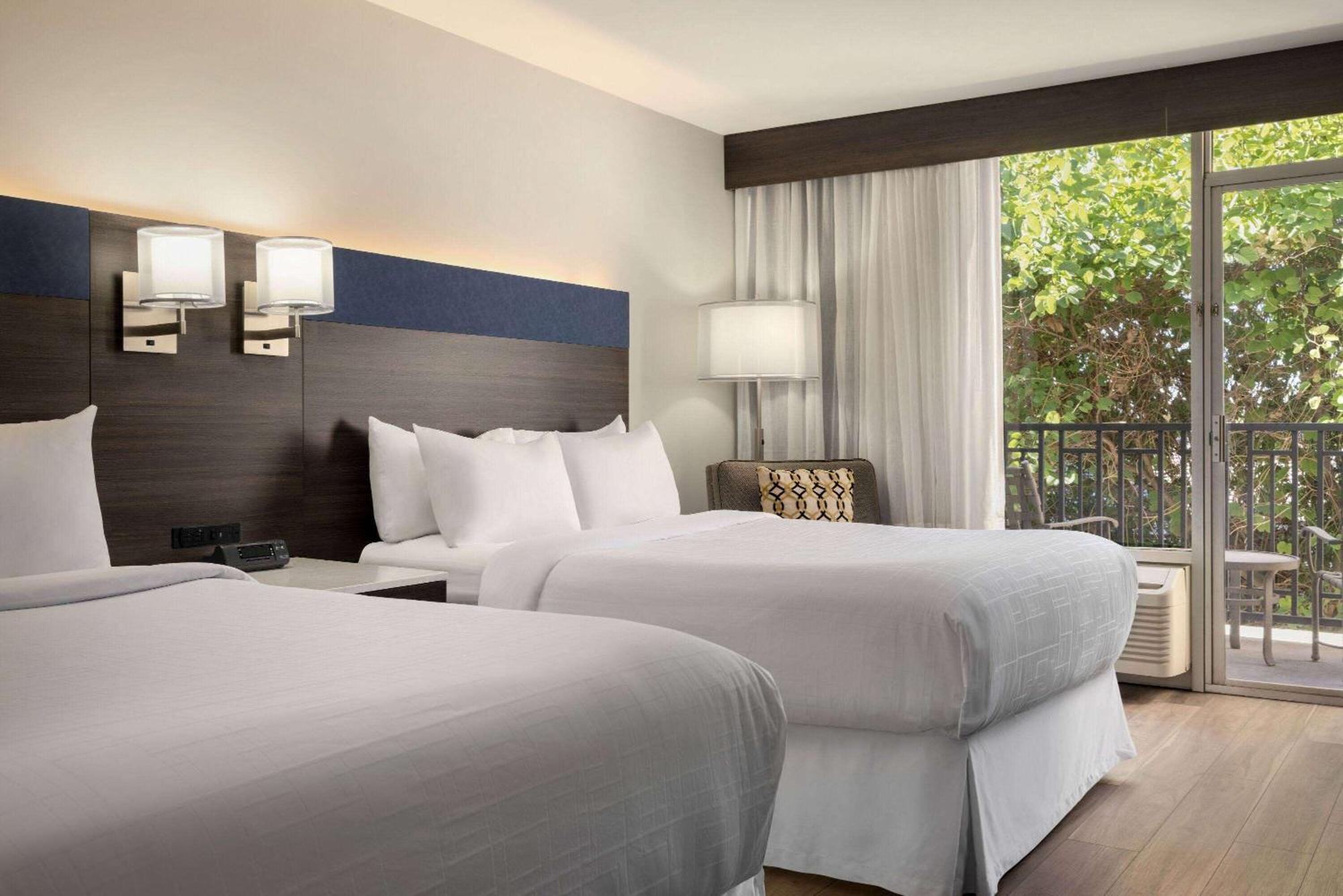 Wyndham Phoenix Airport - 3*