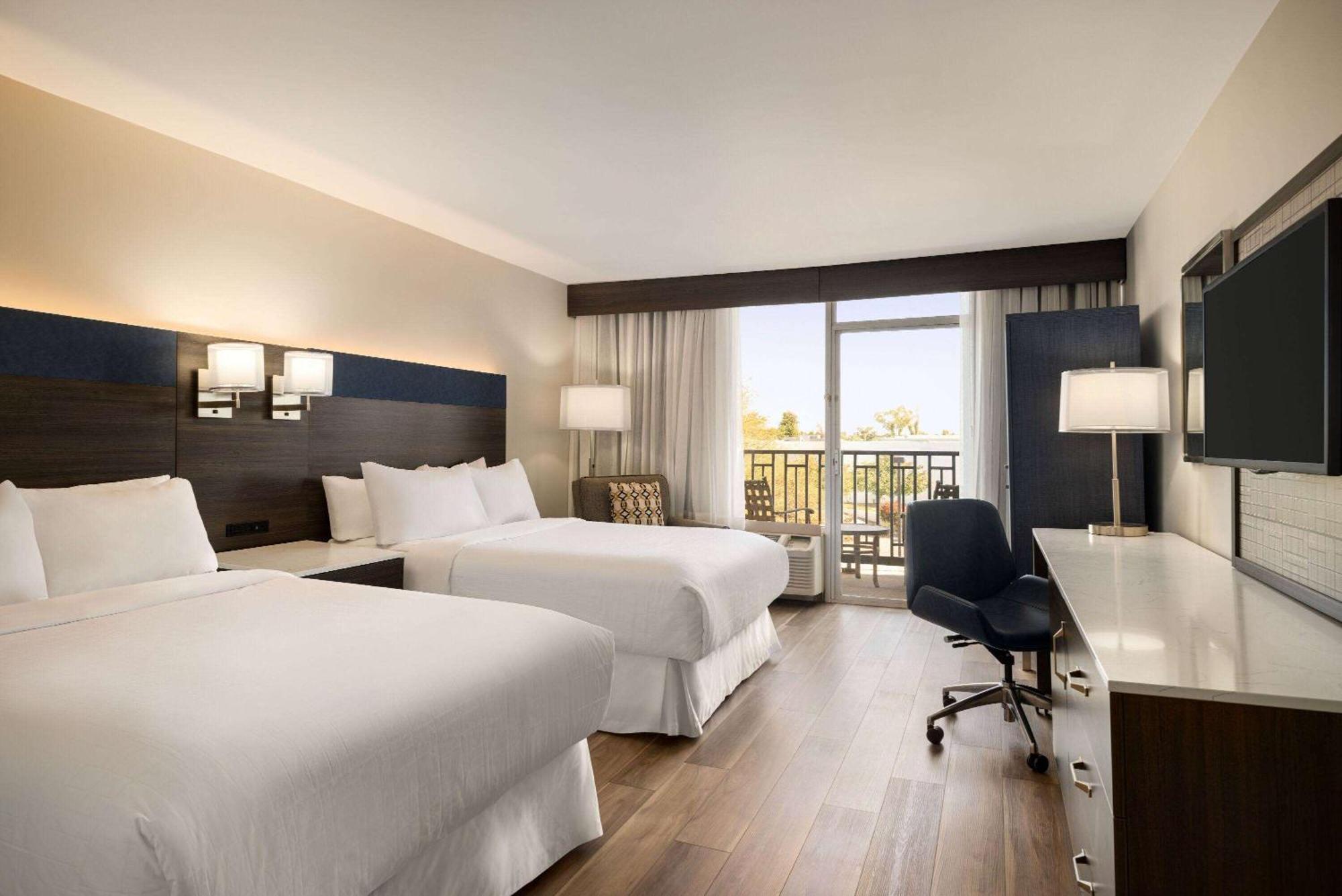 Hotel Wyndham Phoenix Airport - 3*
