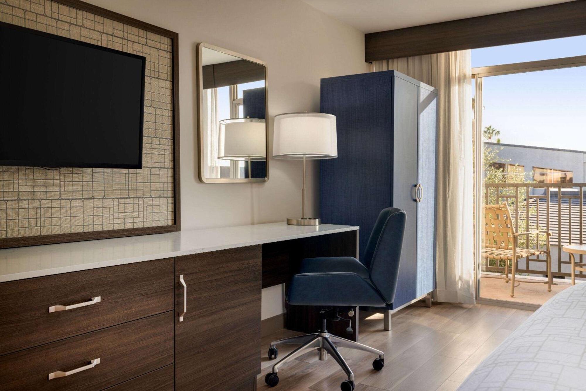 Wyndham Phoenix Airport - 3*