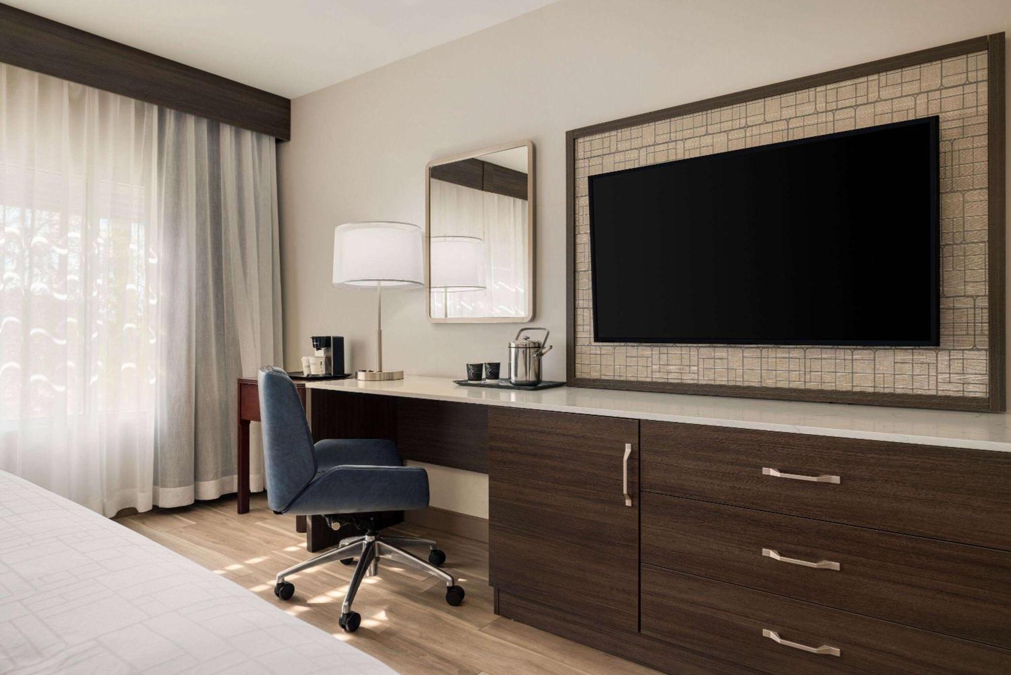 Hotel Wyndham Phoenix Airport - 3*